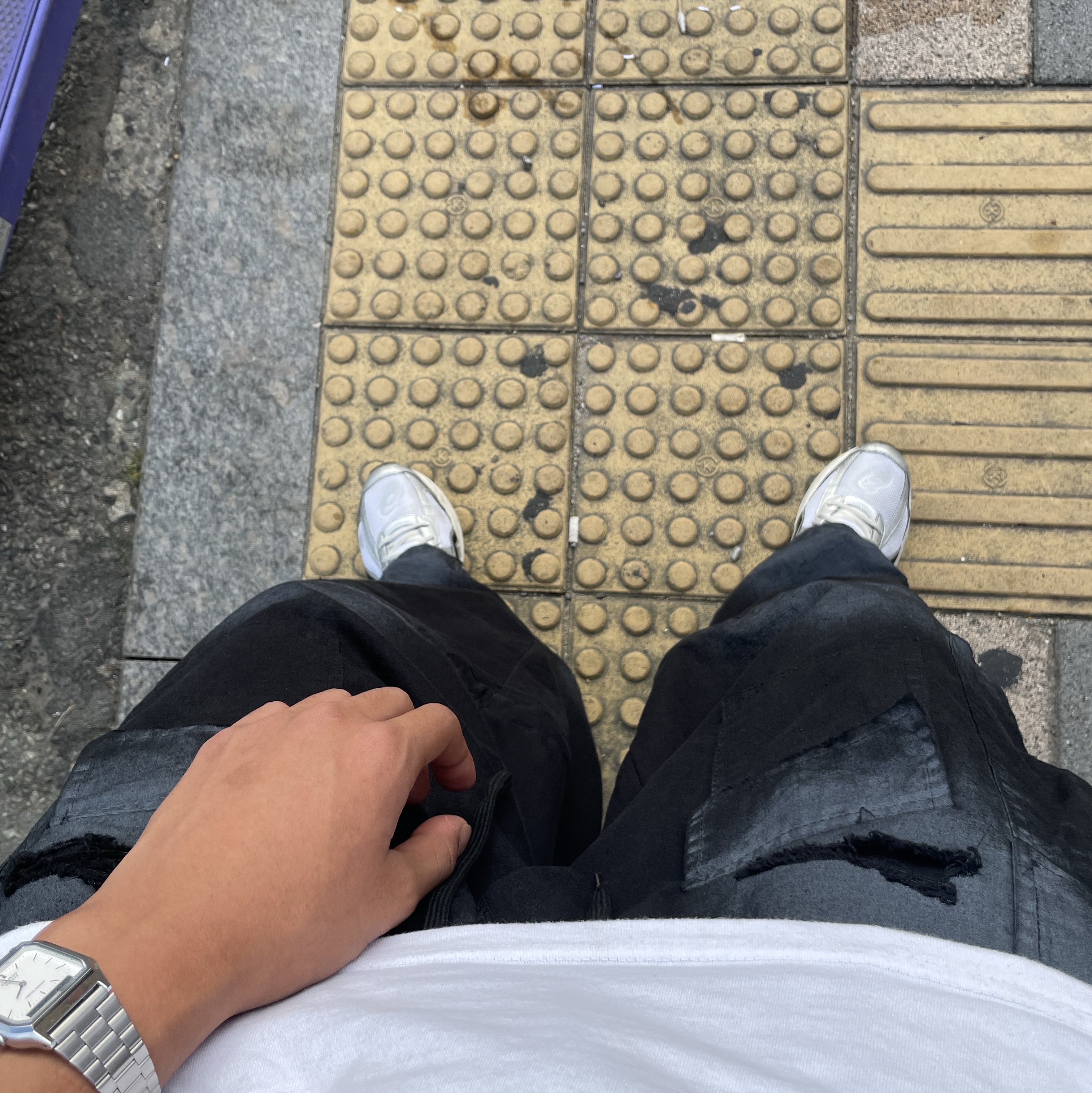 Asics Jog 100 S White Black - 2E Wide, Casio AQ-230A-7AMQY 착용 스타일