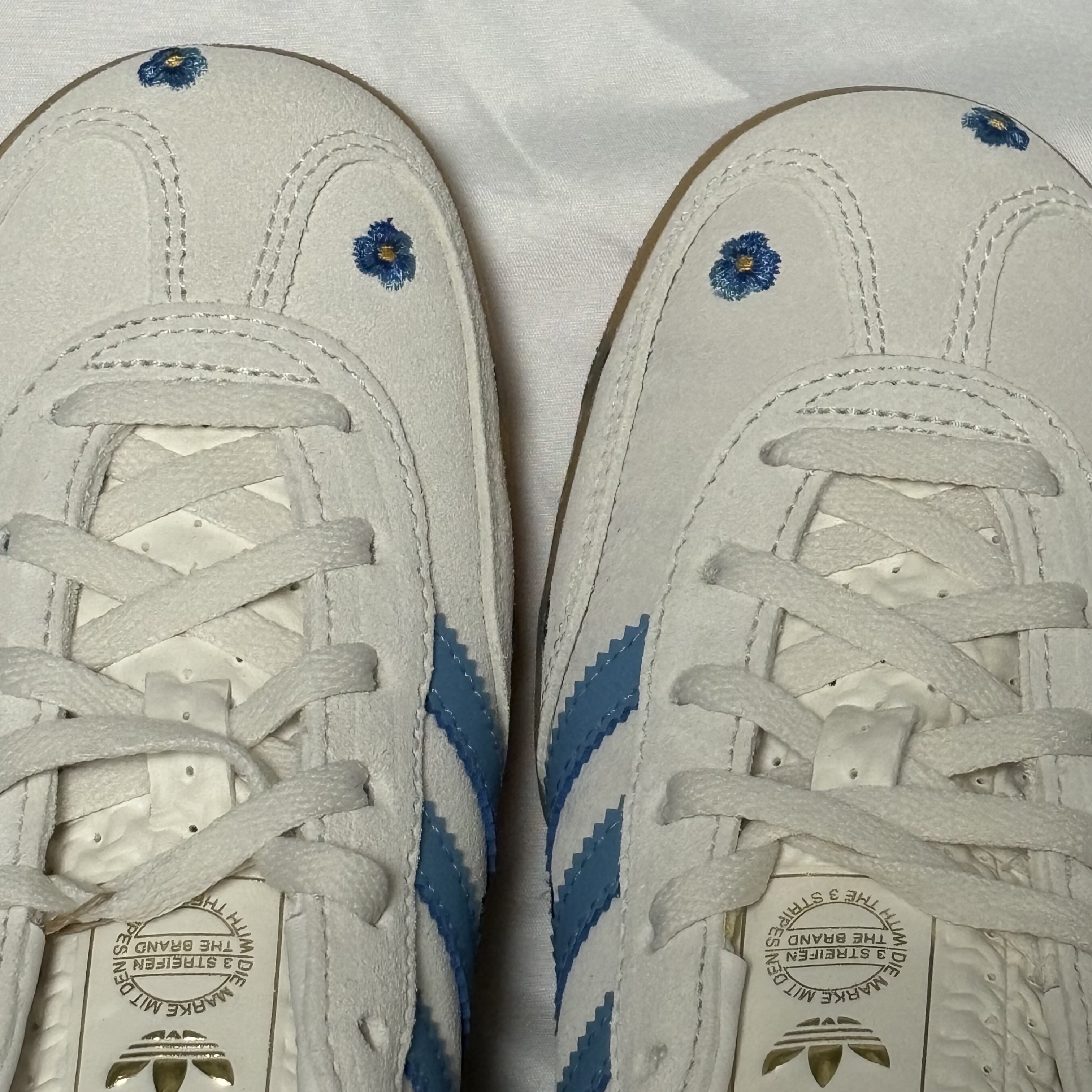 (W) Adidas Gazelle Indoor Cloud White Light Blue Gum 착용 스타일 - 2