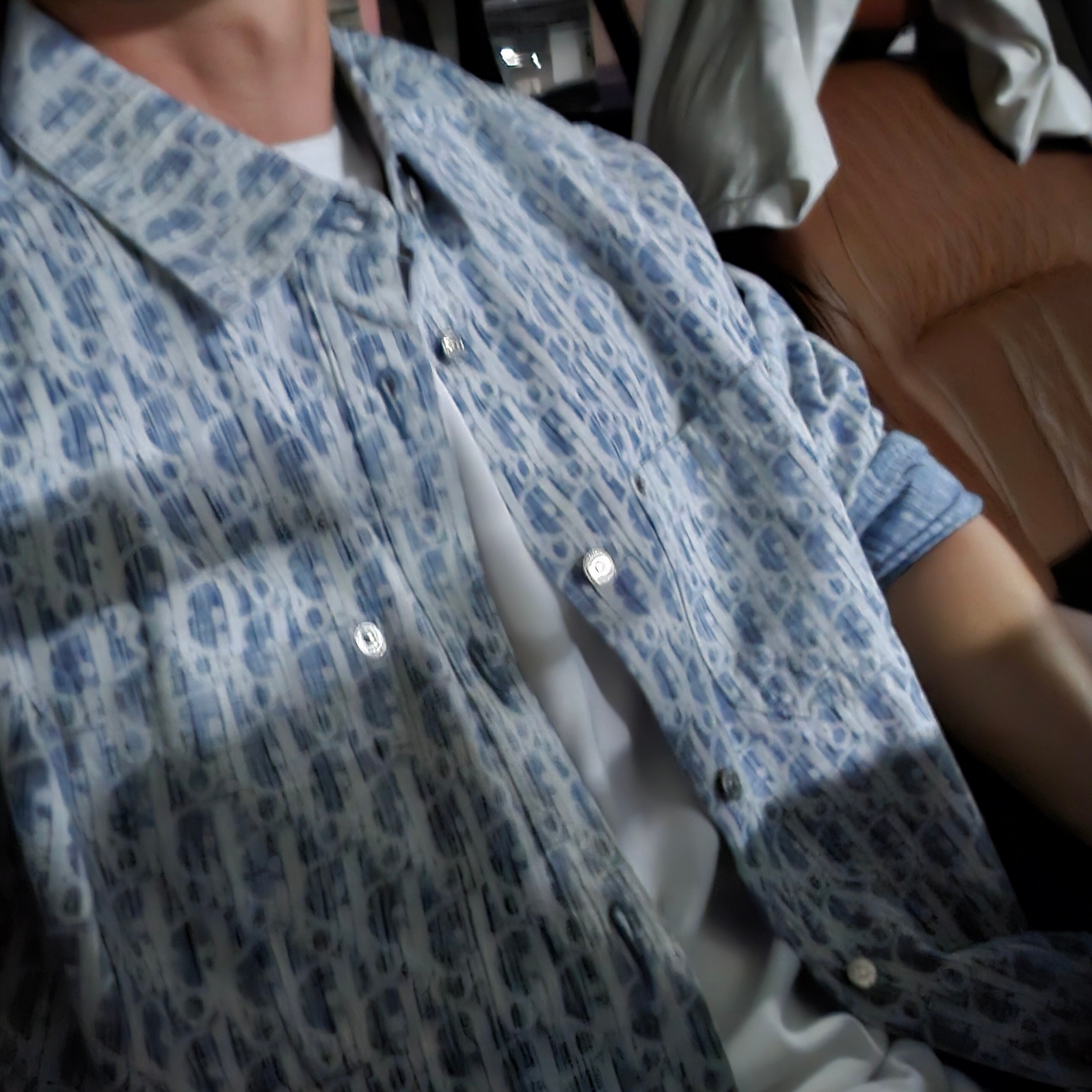Dior Overshirt Dior Oblique Kasuri Cotton Denim Blue White 착용 스타일
