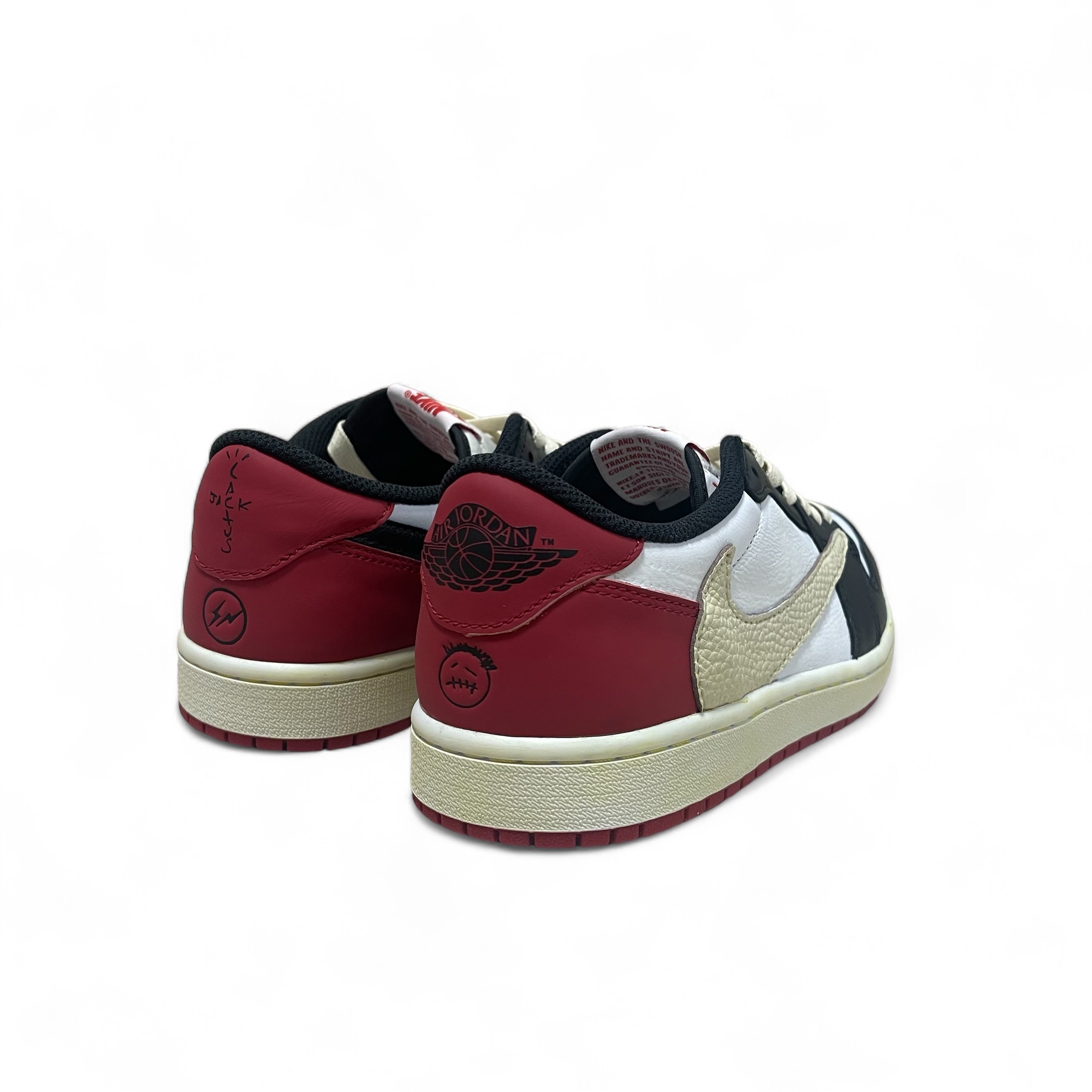 Jordan 1 Retro Low OG Black Toe 착용 스타일 - 2