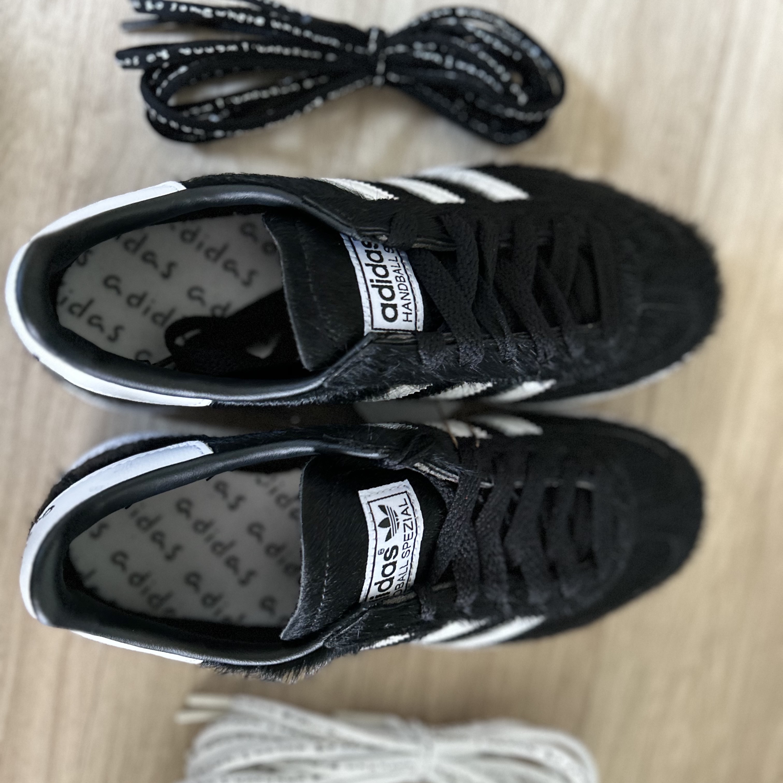 Adidas Spezial Handball Core Black Cloud White 착용 스타일