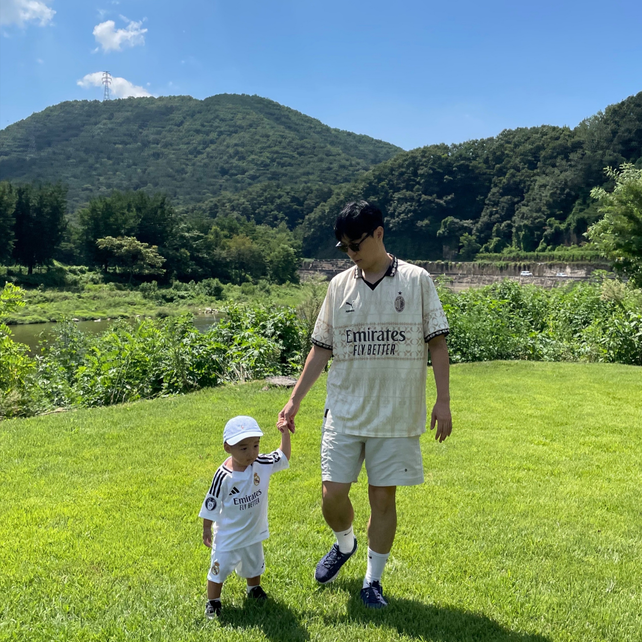 Puma x Pleasures AC Milan  2023/24 4th Jersey Replica Pristine Granola (Non Marking Ver.), Adidas Real Madrid 2024/25 Home Jersey White - KR Sizing (Non Marking Ver.) 착용 스타일