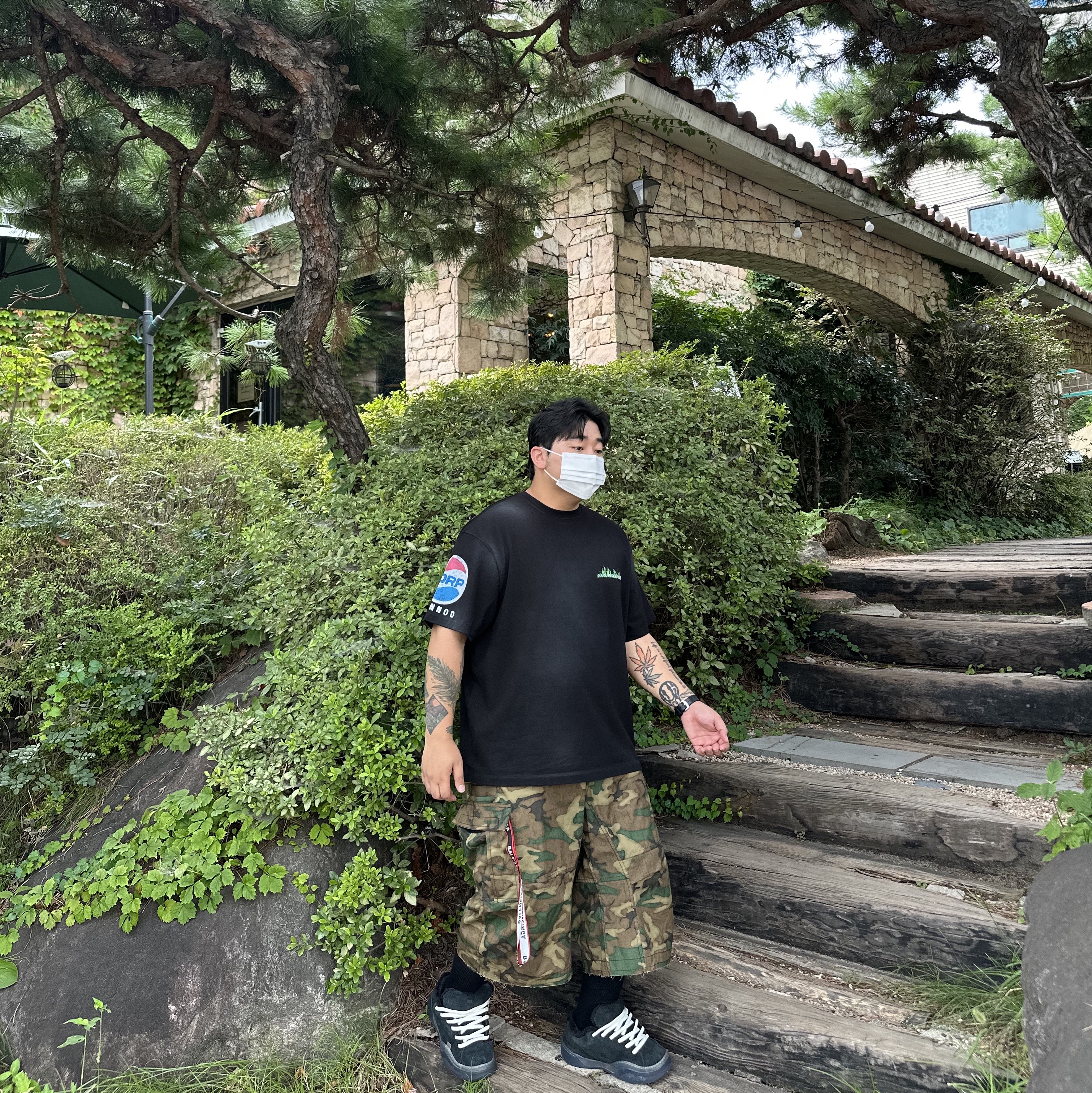 Nonnod Soft Drink T-Shirt Washed Black, ERL Vamp Skate Shoe Pirate Black 착용 스타일