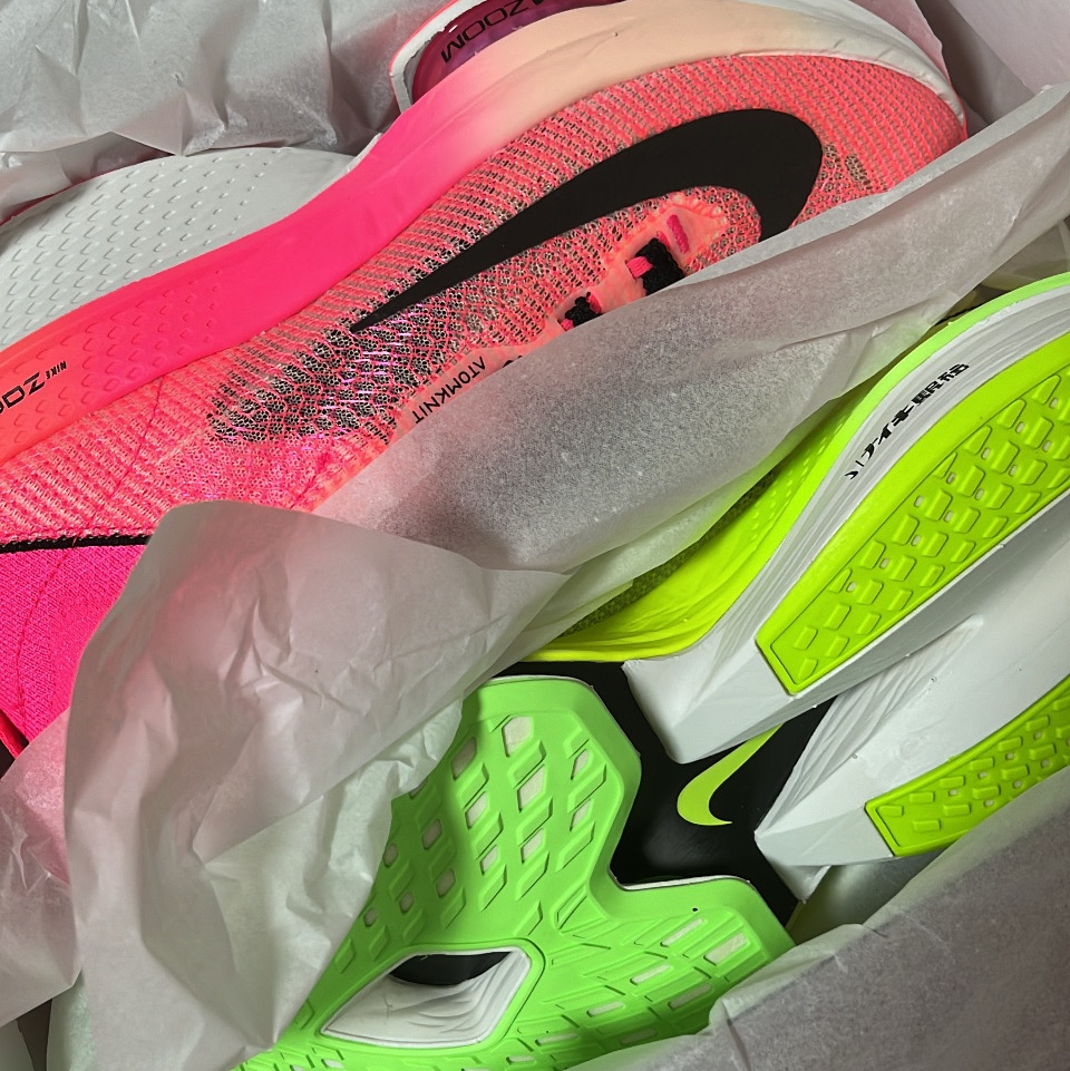 Nike Air Zoom Alphafly Next% 2 Luminous Green Crimson Tint 착용 스타일