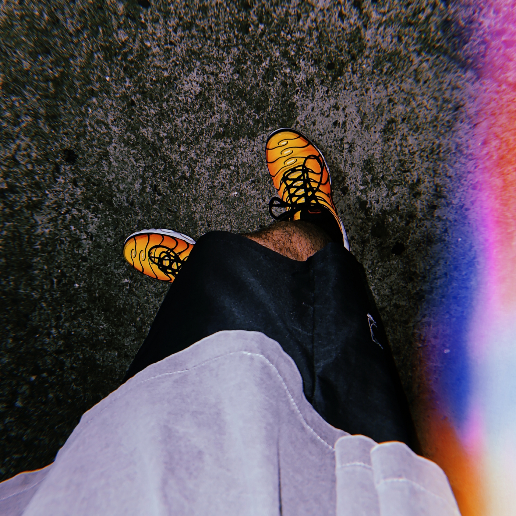 Nike Air Max Plus Bright Ceramic and Tour Yellow 착용 스타일 - 2