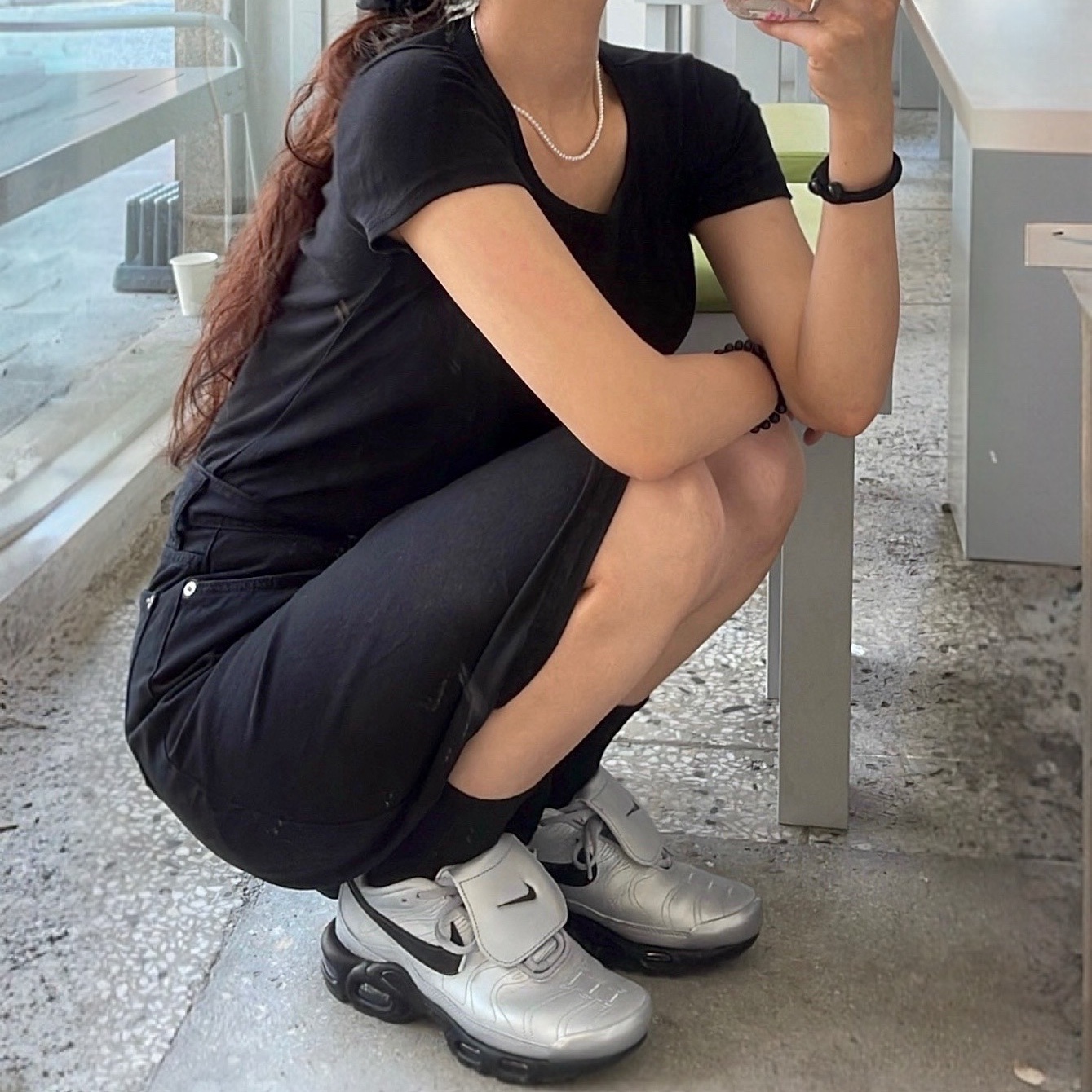 Nike Air Max Plus TNPO Wolf Grey and Black 착용 스타일 - 1