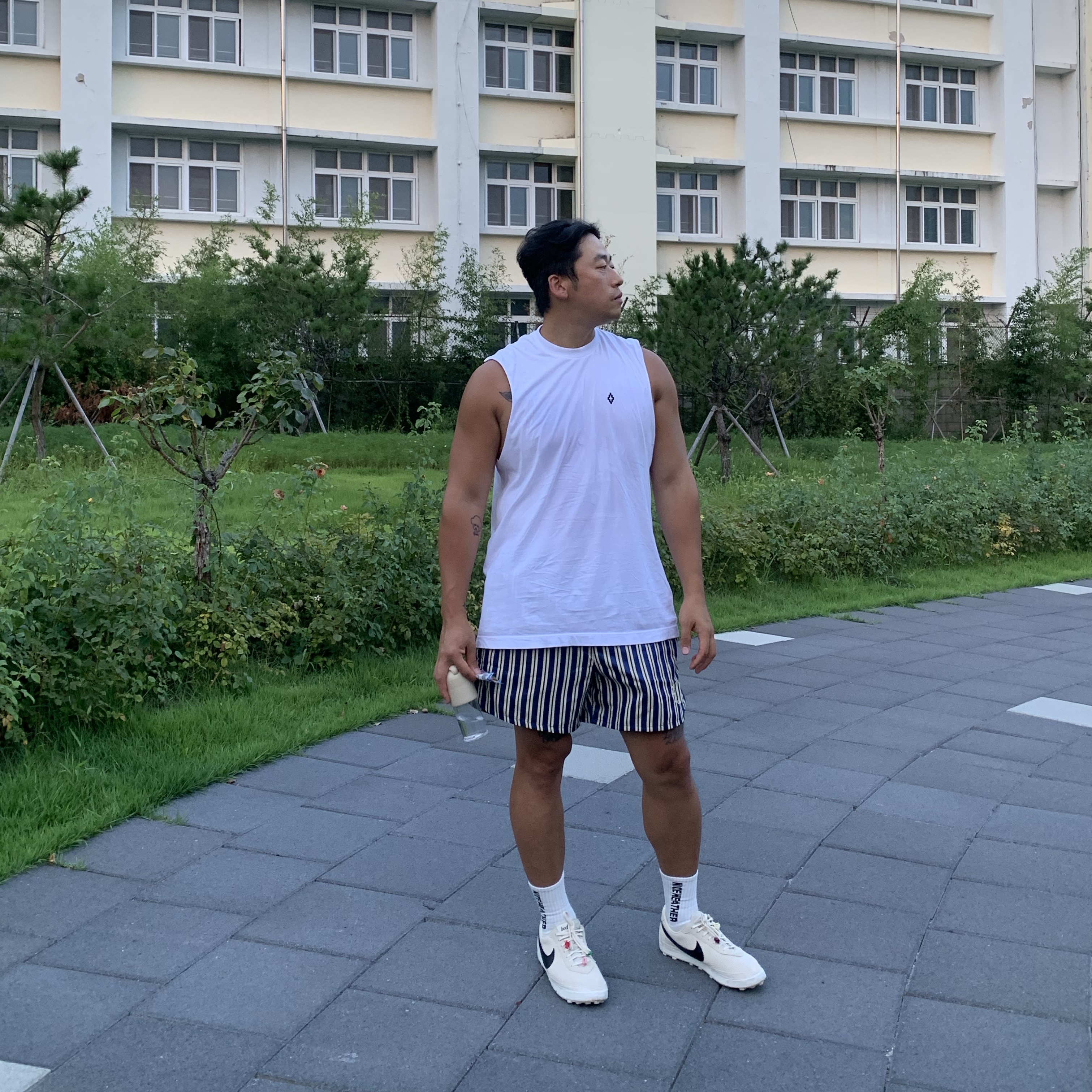 Nike x Bode Astrograbber SP Light Cream and Black, Nike x Bode Scrimmage Shorts Ecru Deep Royal Blue - Asia 착용 스타일 - 5