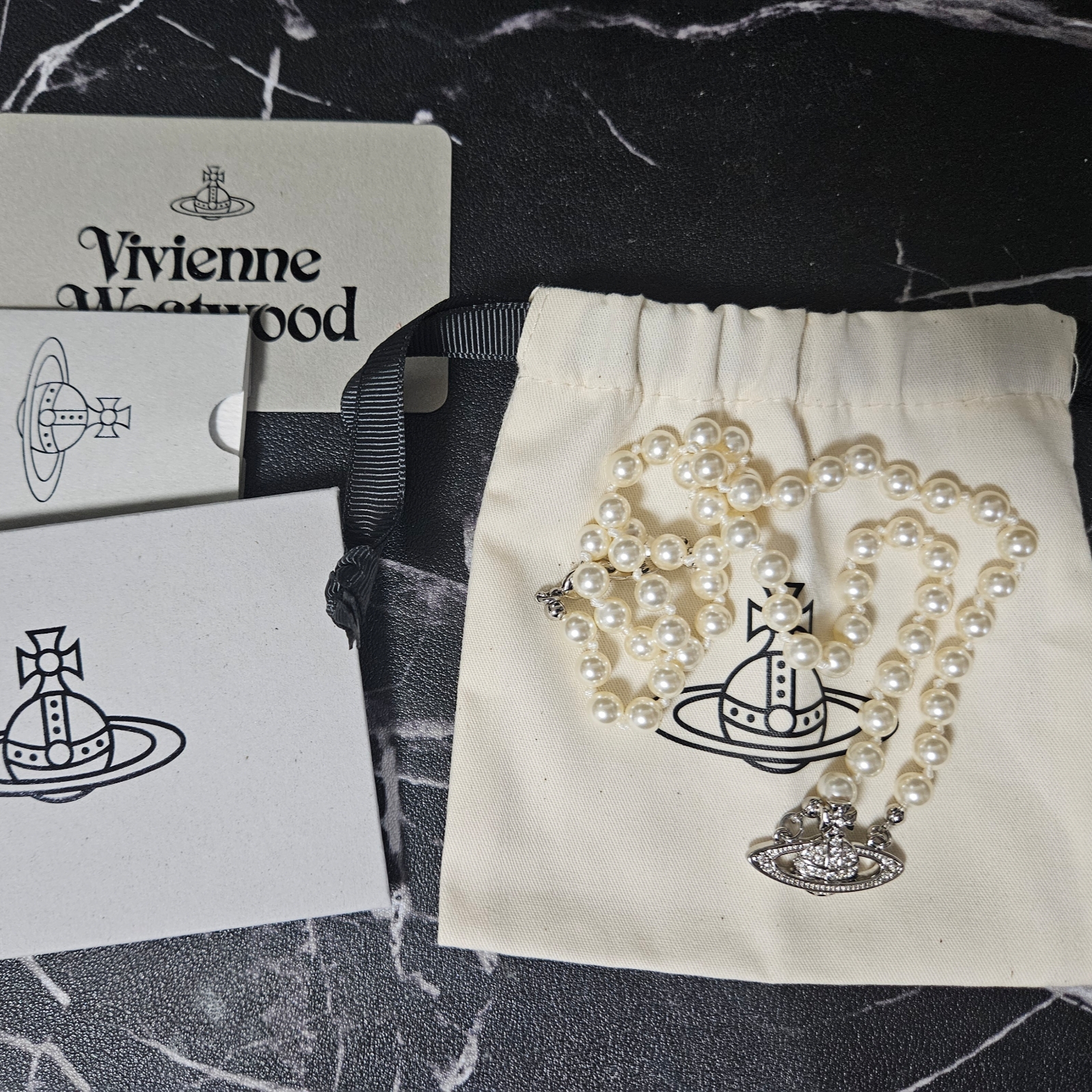 Vivienne Westwood Mini Pearl Bas Relief Necklace Silver 착용 스타일
