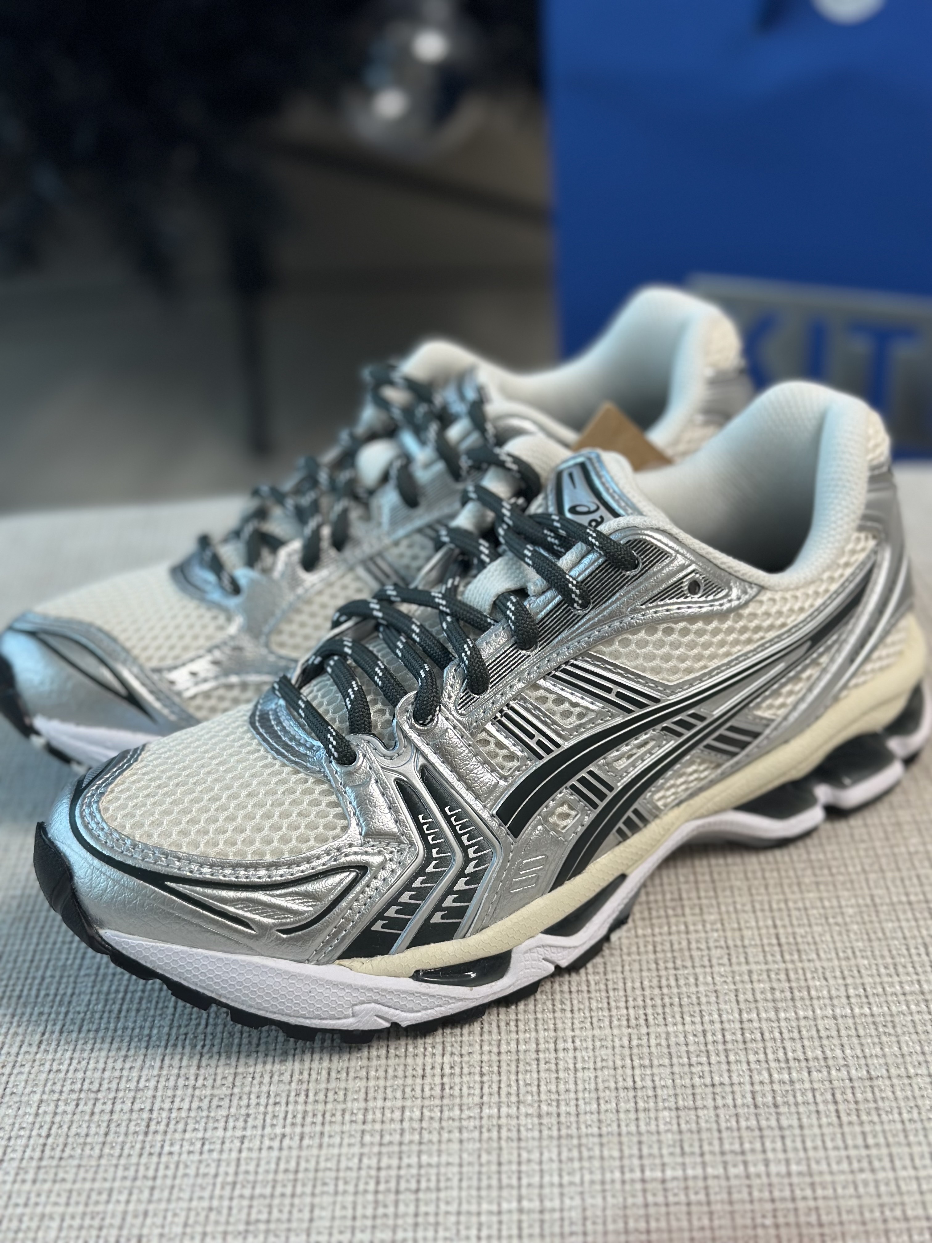 Asics x Kith Gel-Kayano 14 Cream Scarab 착용 스타일 - 3