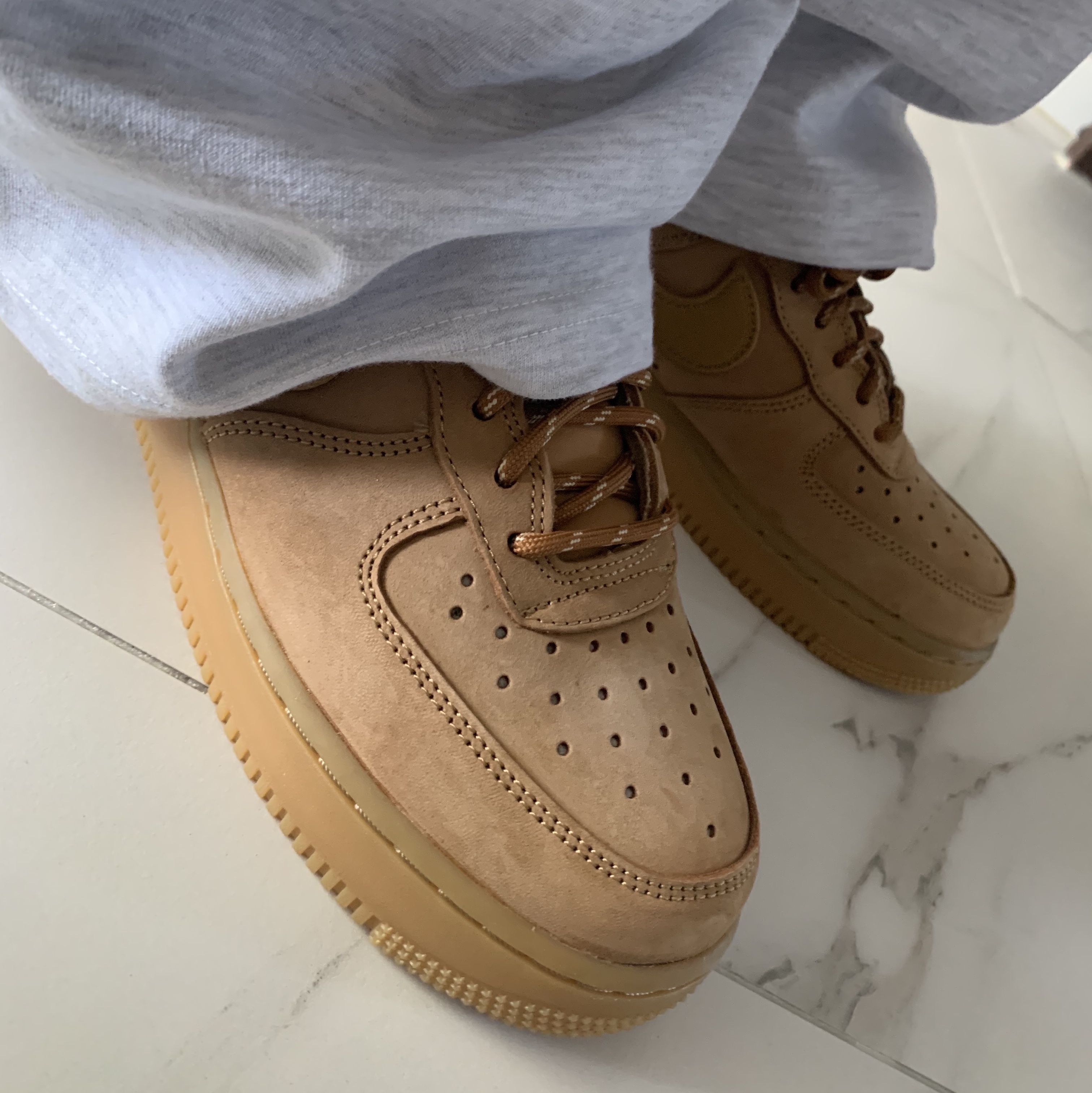 Nike Air Force 1 '07 WB Flax 착용 스타일 - 4