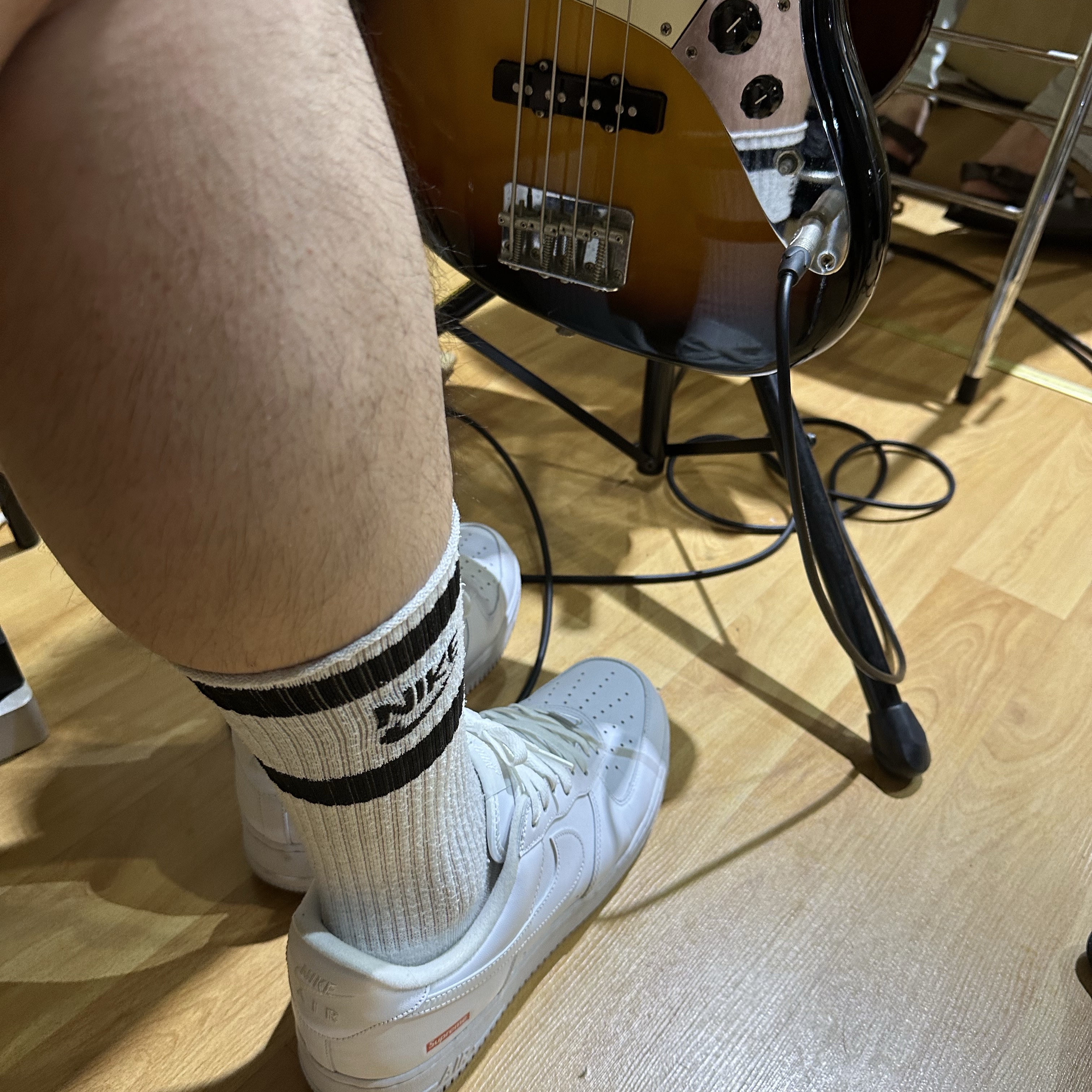 Nike x Supreme Air Force 1 Low White 착용 스타일 - 3