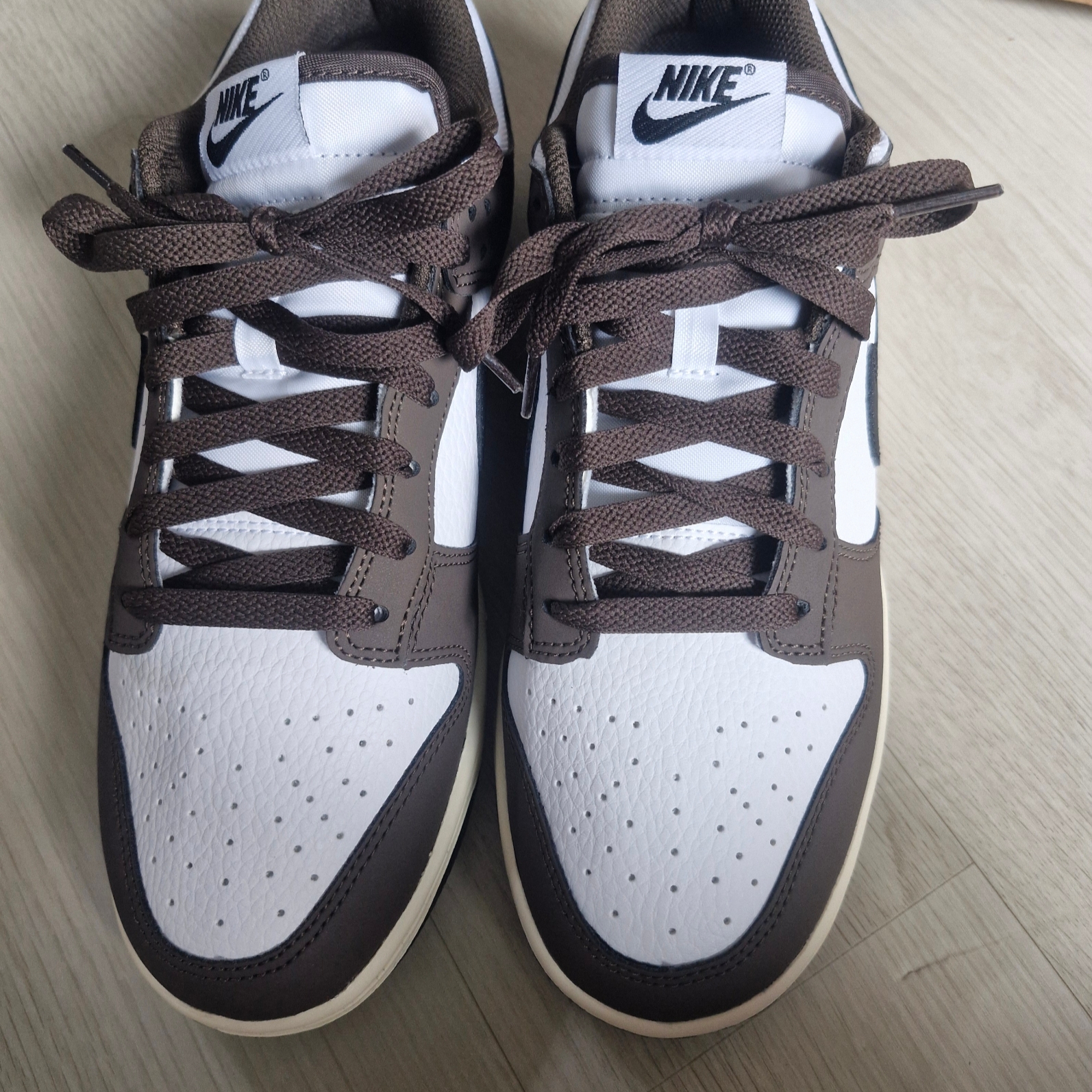 Nike Dunk Low Retro Next Nature Baroque Brown White 착용 스타일 - 2