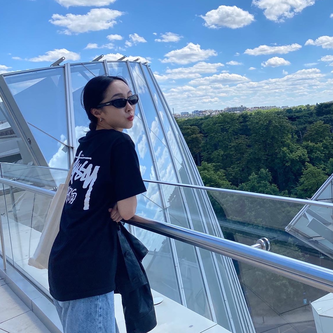 Stussy Stock Paris T-Shirt Black 착용 스타일 - 2