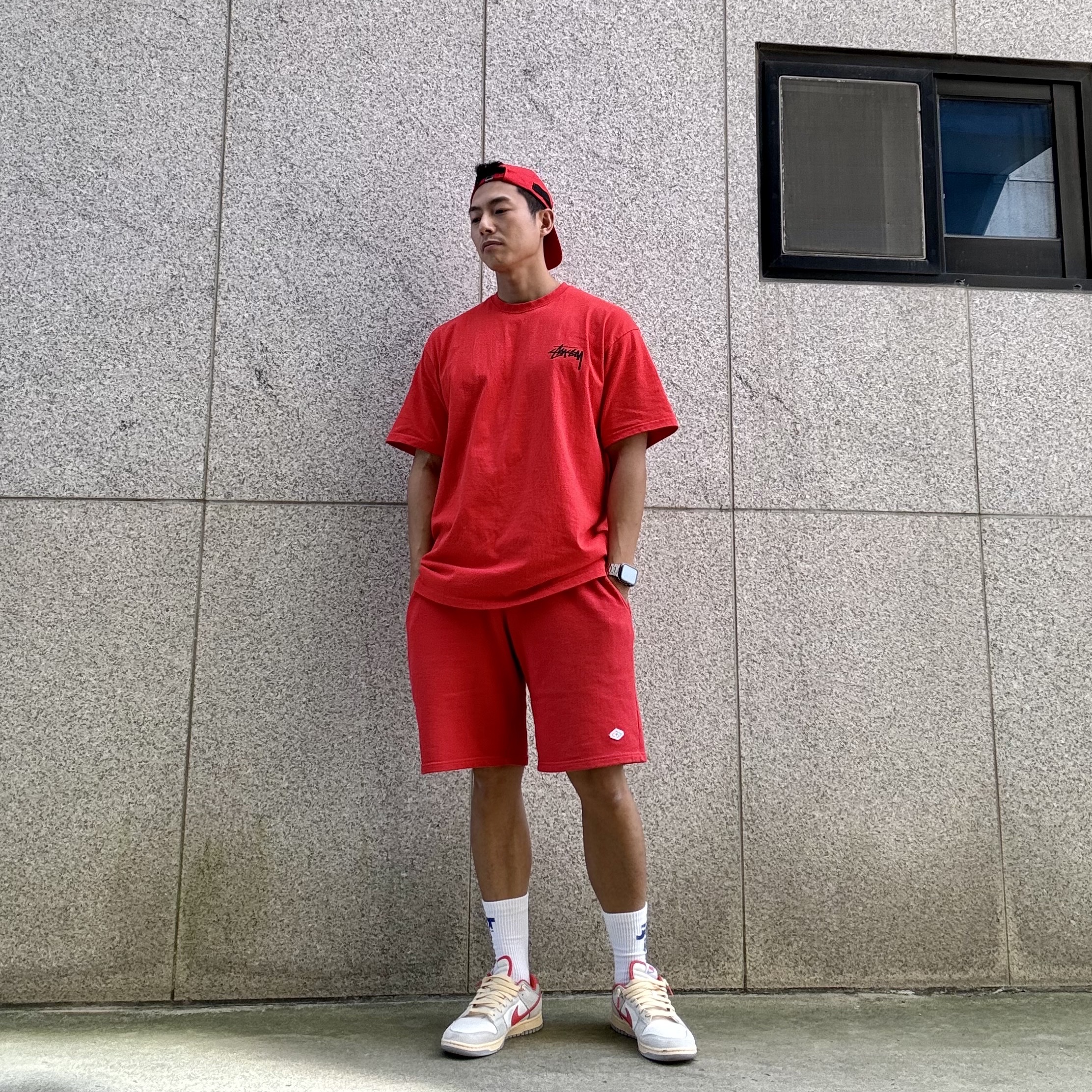 (GS) Nike Dunk Low Photon Dust, Stussy Modern Age T-Shirt Red 착용 스타일
