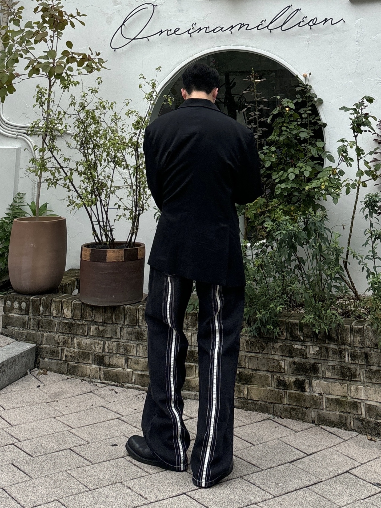 Dr. Martens 2976 Mono Smooth Leather Chelsea Boots Black 착용 스타일 - 3