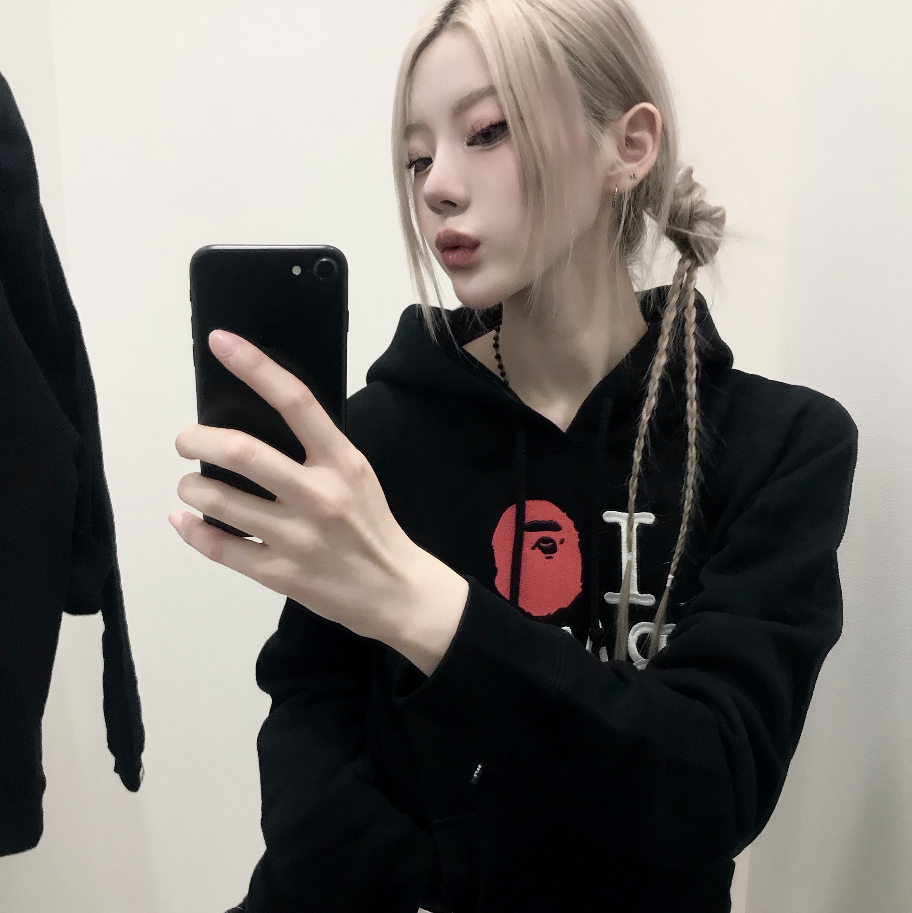 (W) BAPE I Love BAPE Mini T-Shirt Black 착용 스타일 - 4