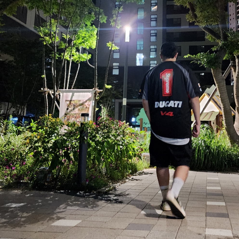 Supreme x Ducati Soccer Jersey Black - 24SS, (W) Jordan 1 x Travis Scott Retro Low OG SP Medium Olive 착용 스타일