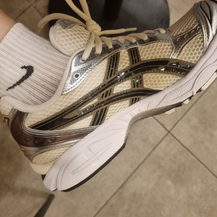 Asics Gel-Kayano 14 Cream Black 착용 스타일