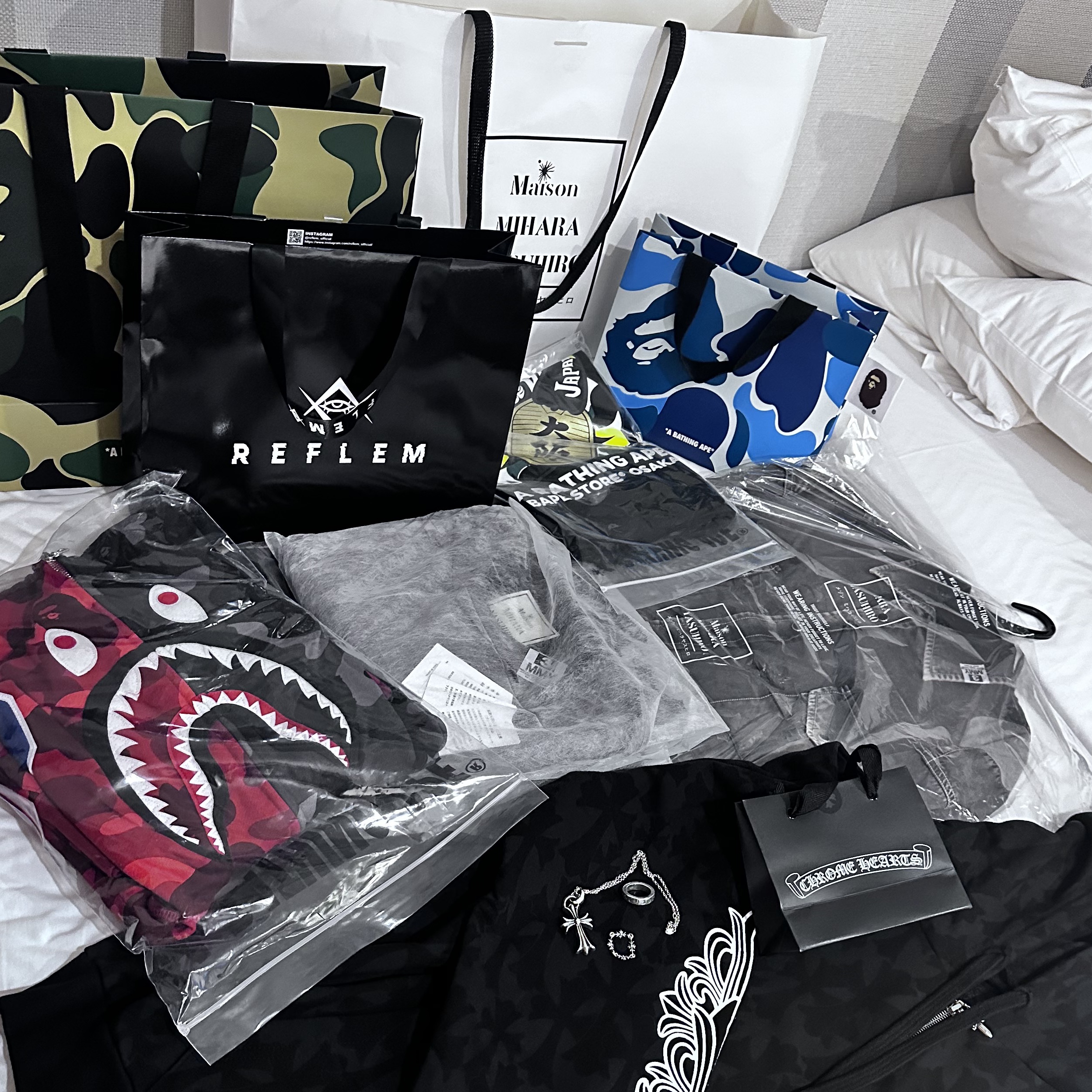BAPE Color Camo Separate Shark Full Zip Hoodie Red Black 착용 스타일 - 1