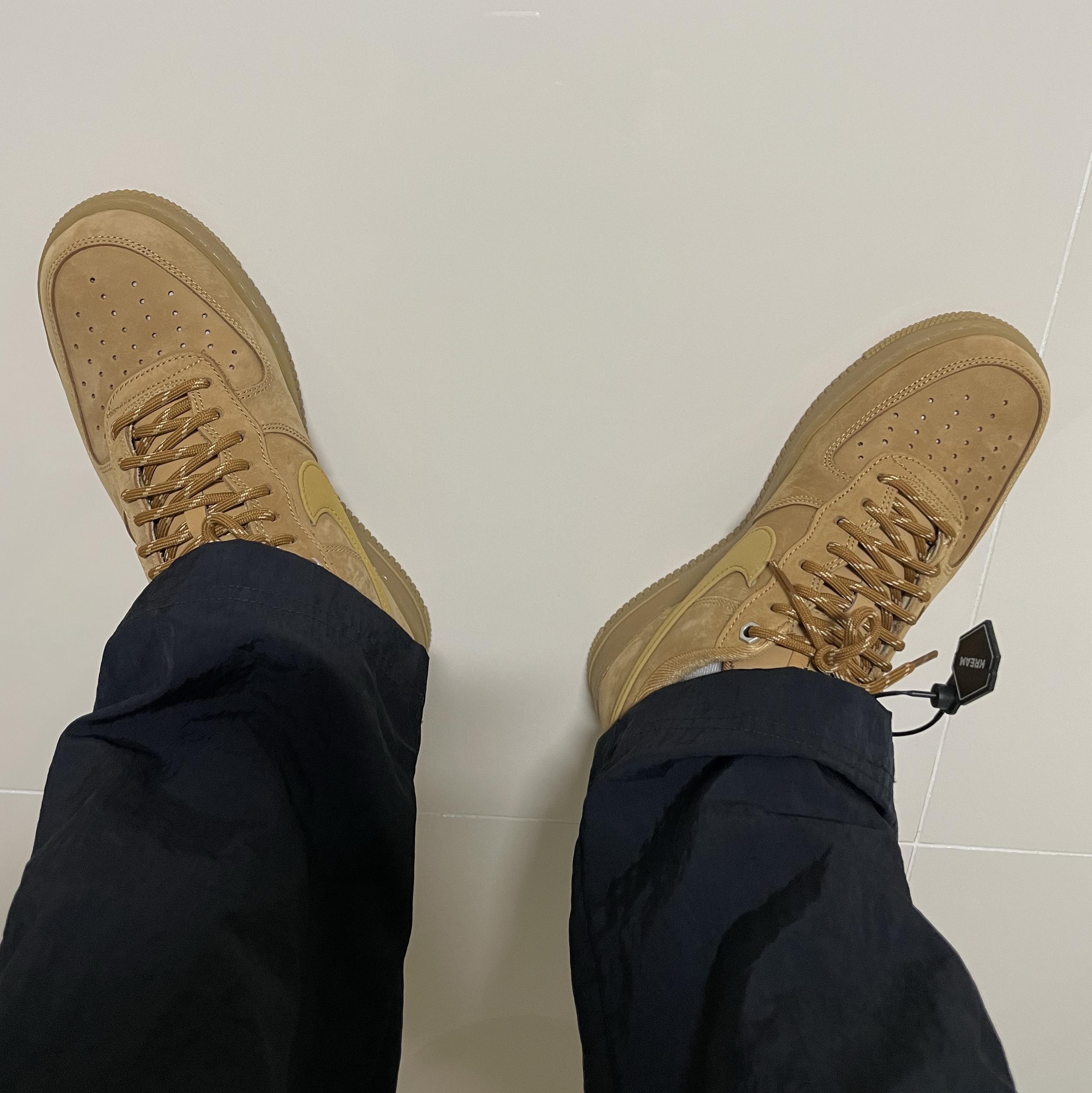 (W) Nike Air Force 1 '07 WB Flax Wheat 착용 스타일