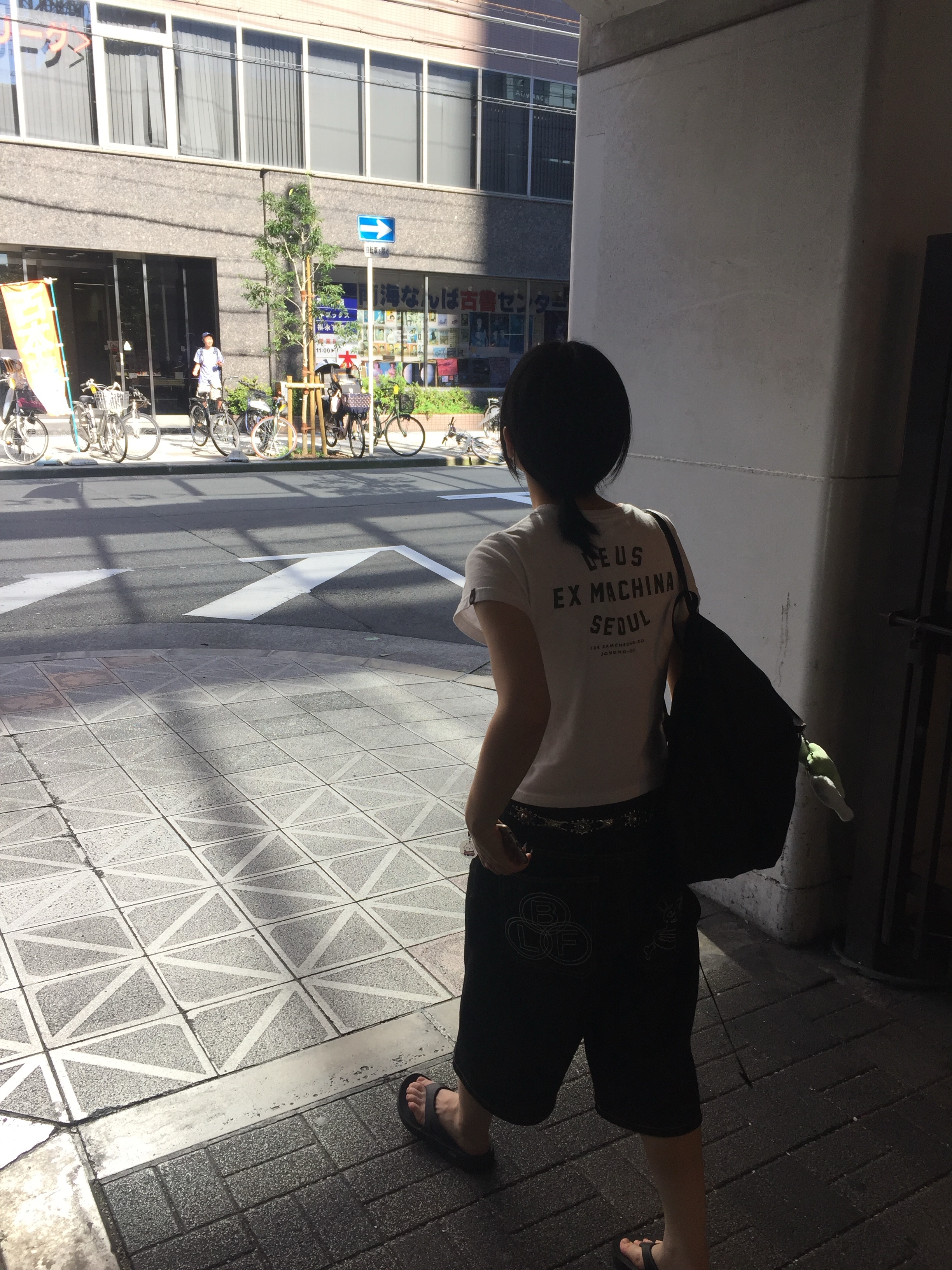(Kids) Deus Ex Machina College Samcheong T-Shirt White 착용 스타일 - 2
