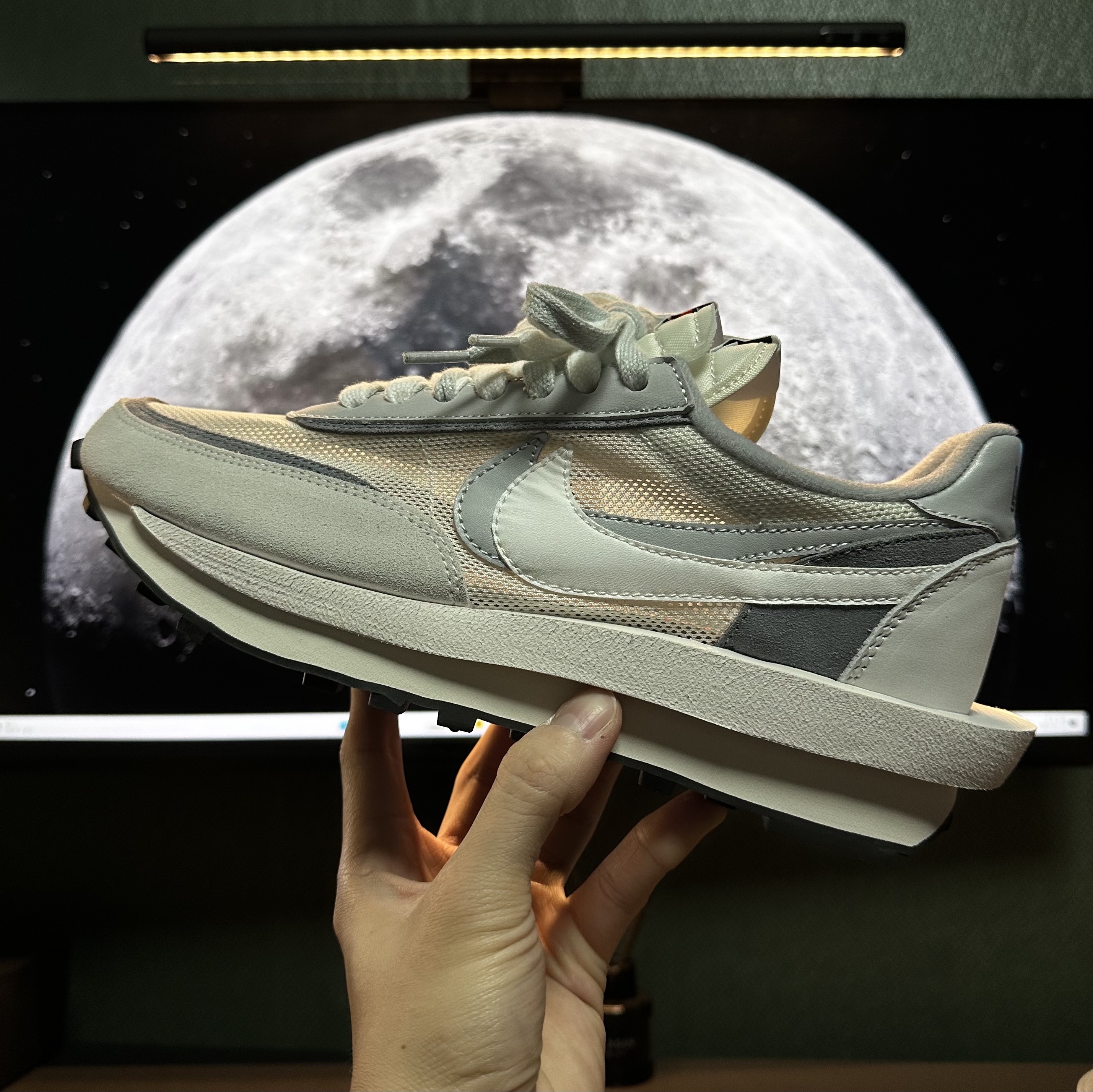 Nike x Sacai LDWaffle Summit White 착용 스타일