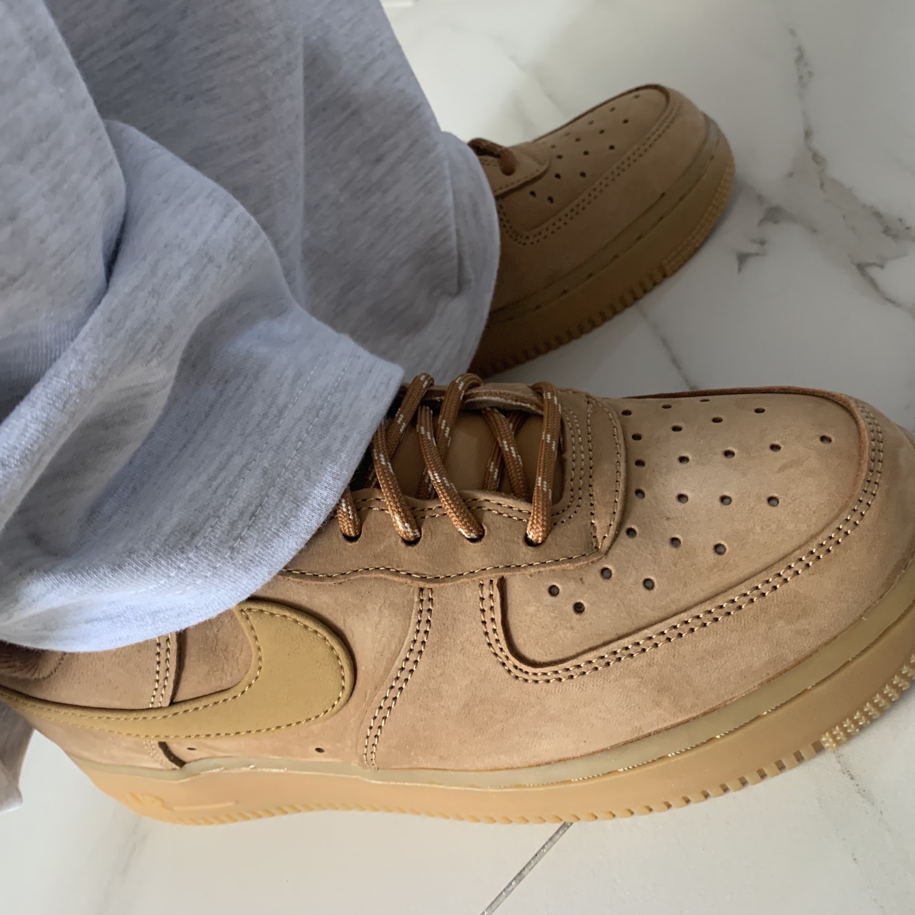 Nike Air Force 1 '07 WB Flax 착용 스타일 - 2