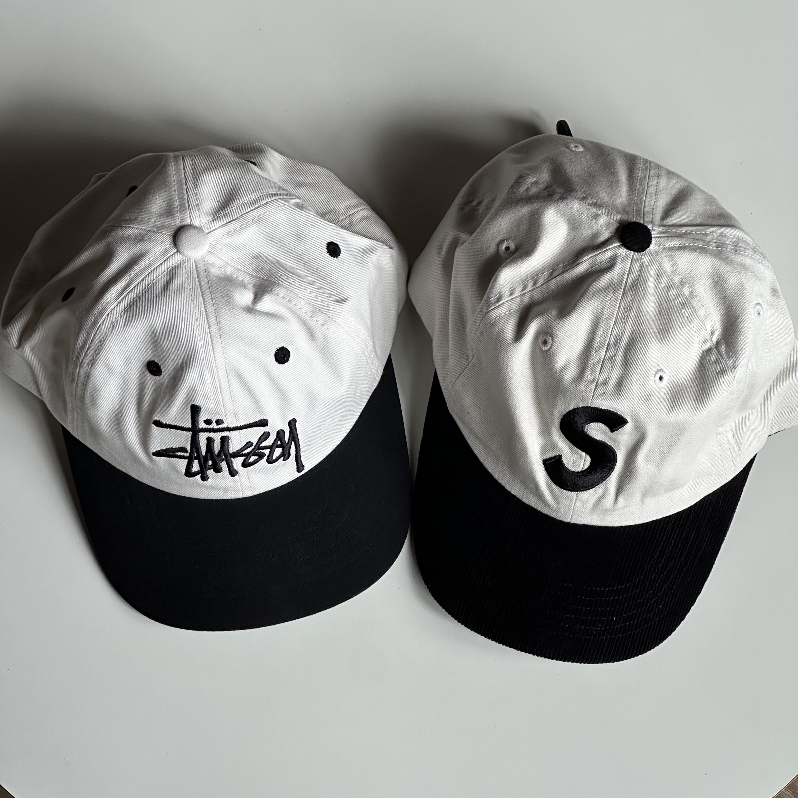 Supreme 2-Tone S Logo 6-Panel Stone - 24SS, Stussy Low Profile Big Basic Snapback Bone 착용 스타일 - 1