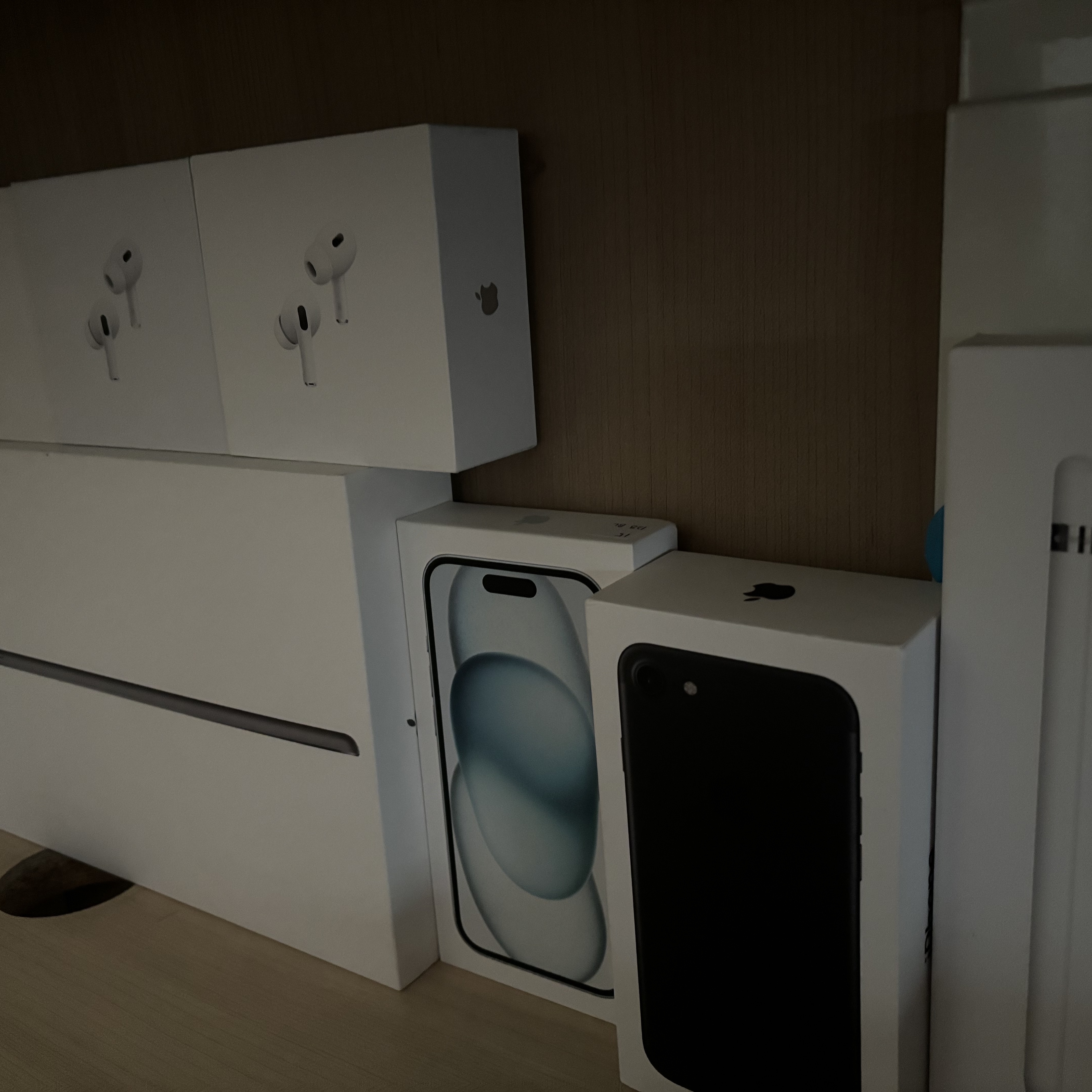 Apple Airpods Pro 2nd Gen with MagSafe Charging Case USB C (Korean Ver.), Apple Apple Pencil 1st Gen (Korean Ver.) 착용 스타일