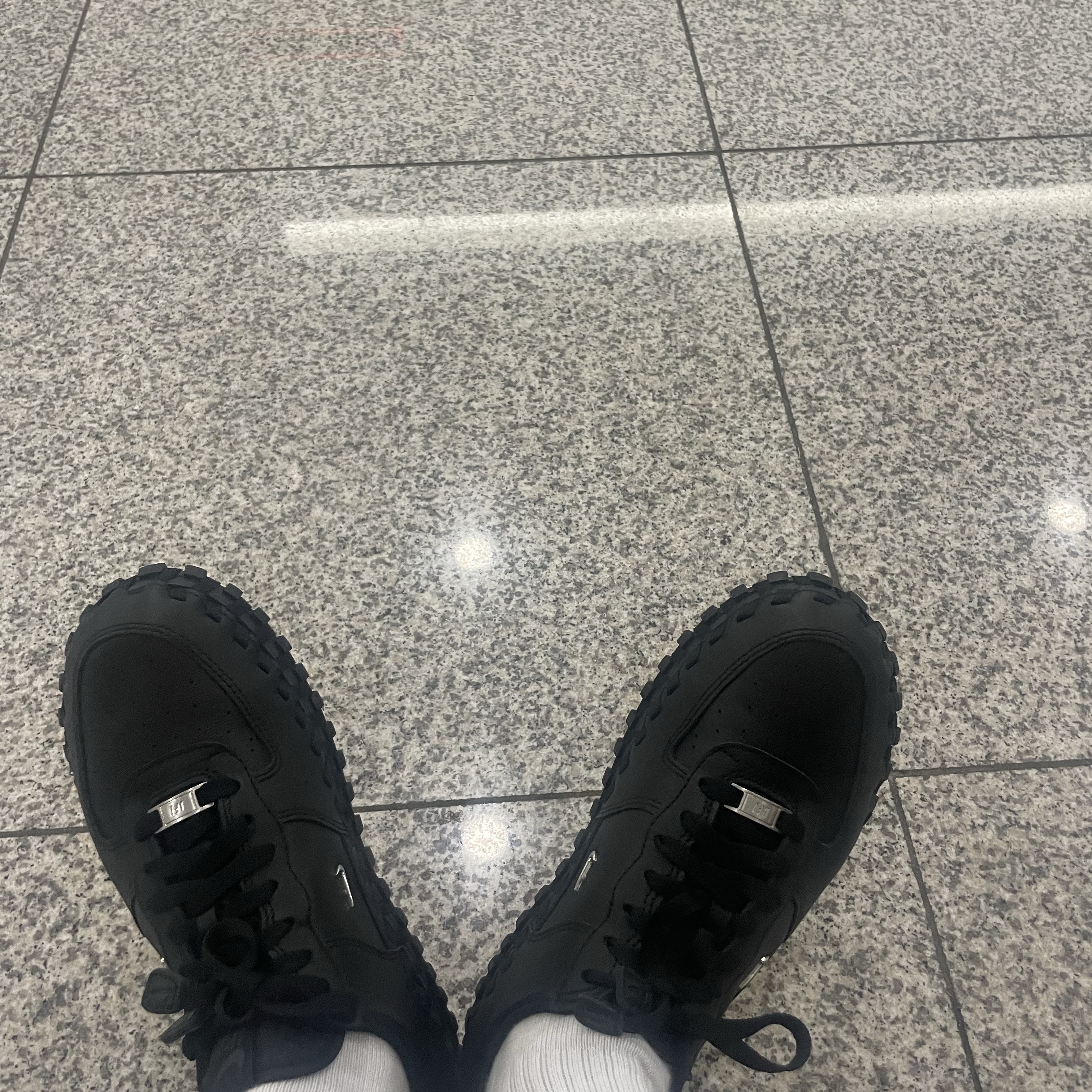 Nike x Jacquemus J Force 1 Low LX SP Black 착용 스타일 - 1