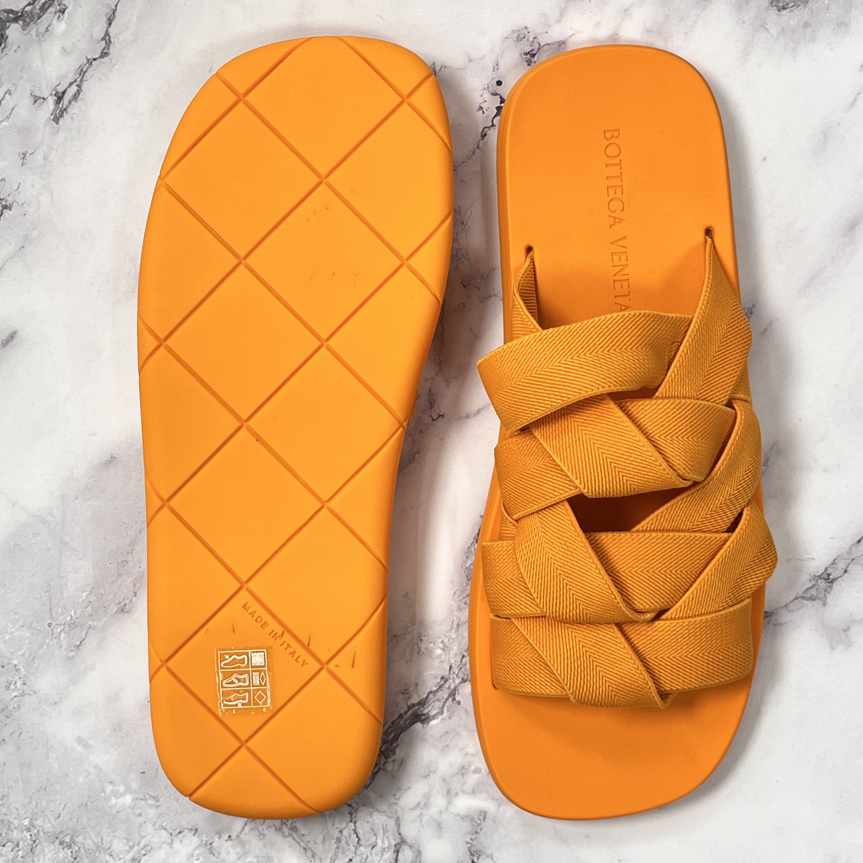 Bottega Veneta Plat Mule Tangerine 착용 스타일 - 4