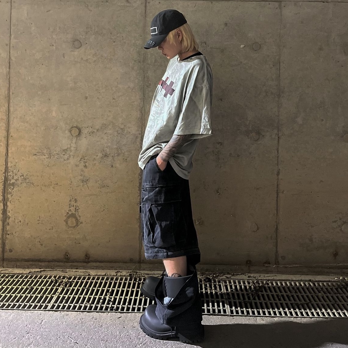 Balenciaga XL Army Boots Full Eva Black 착용 스타일 - 2