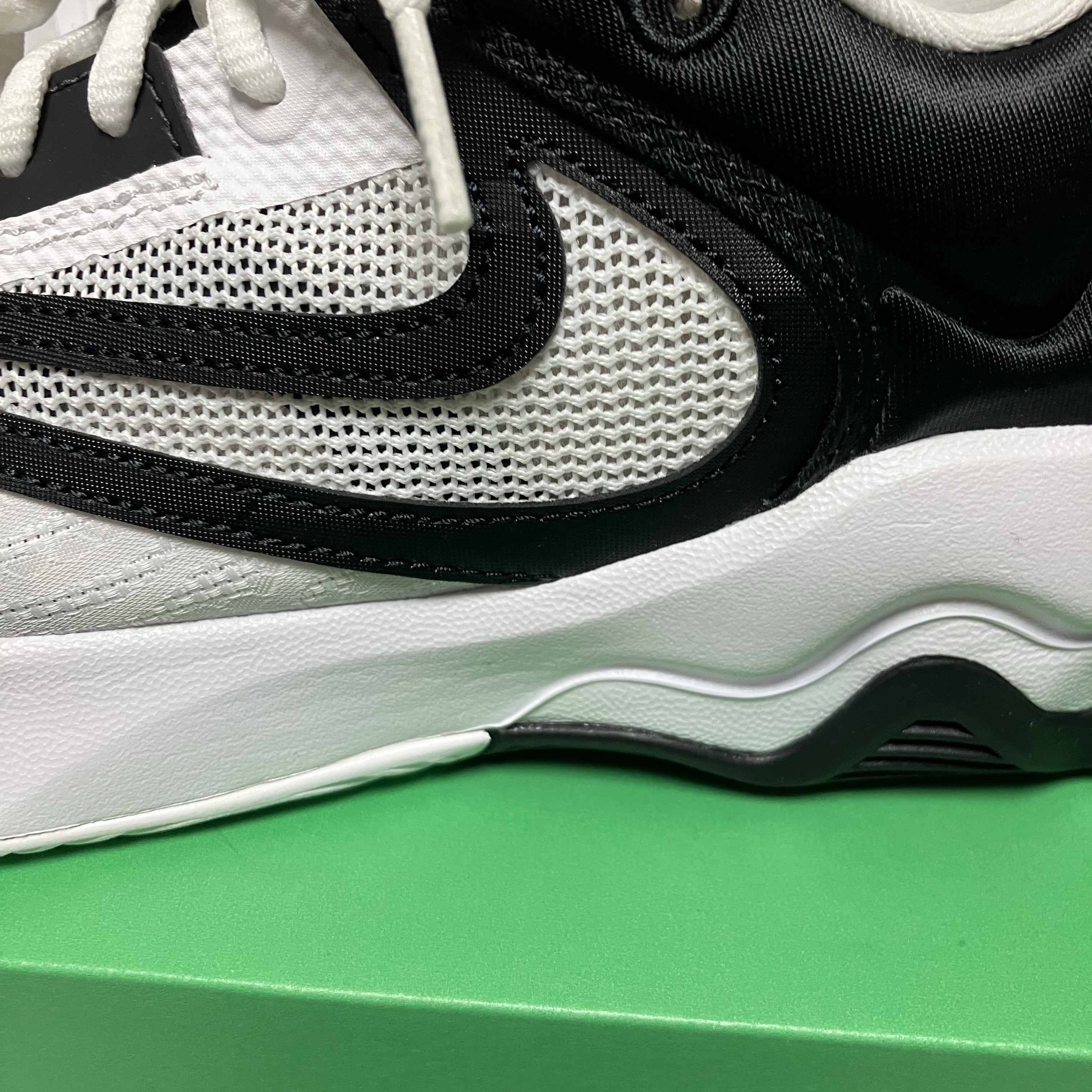 Nike Giannis Immortality 3 EP White Black 착용 스타일