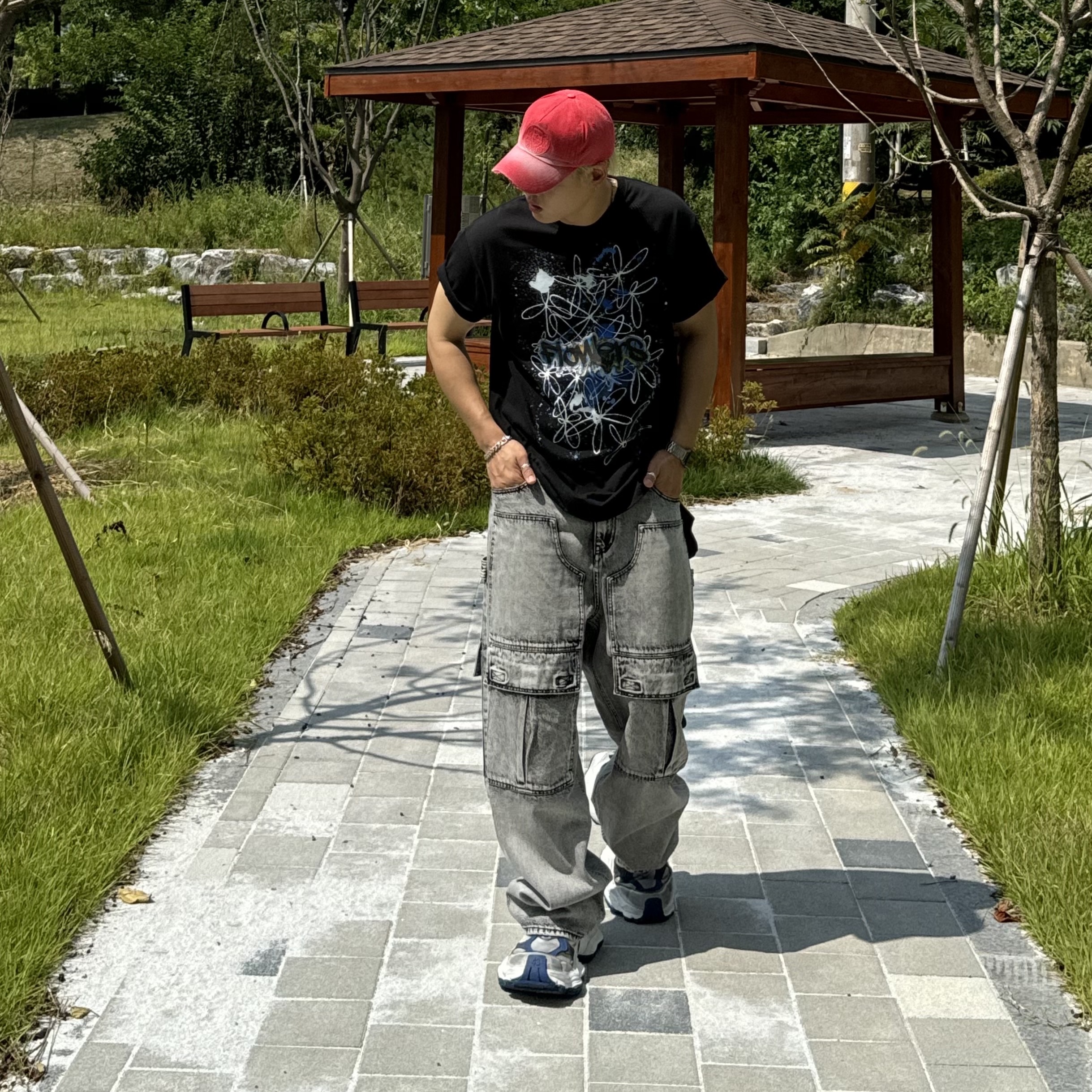Balenciaga Cargo Sneakers Grey White Blue 착용 스타일 - 2