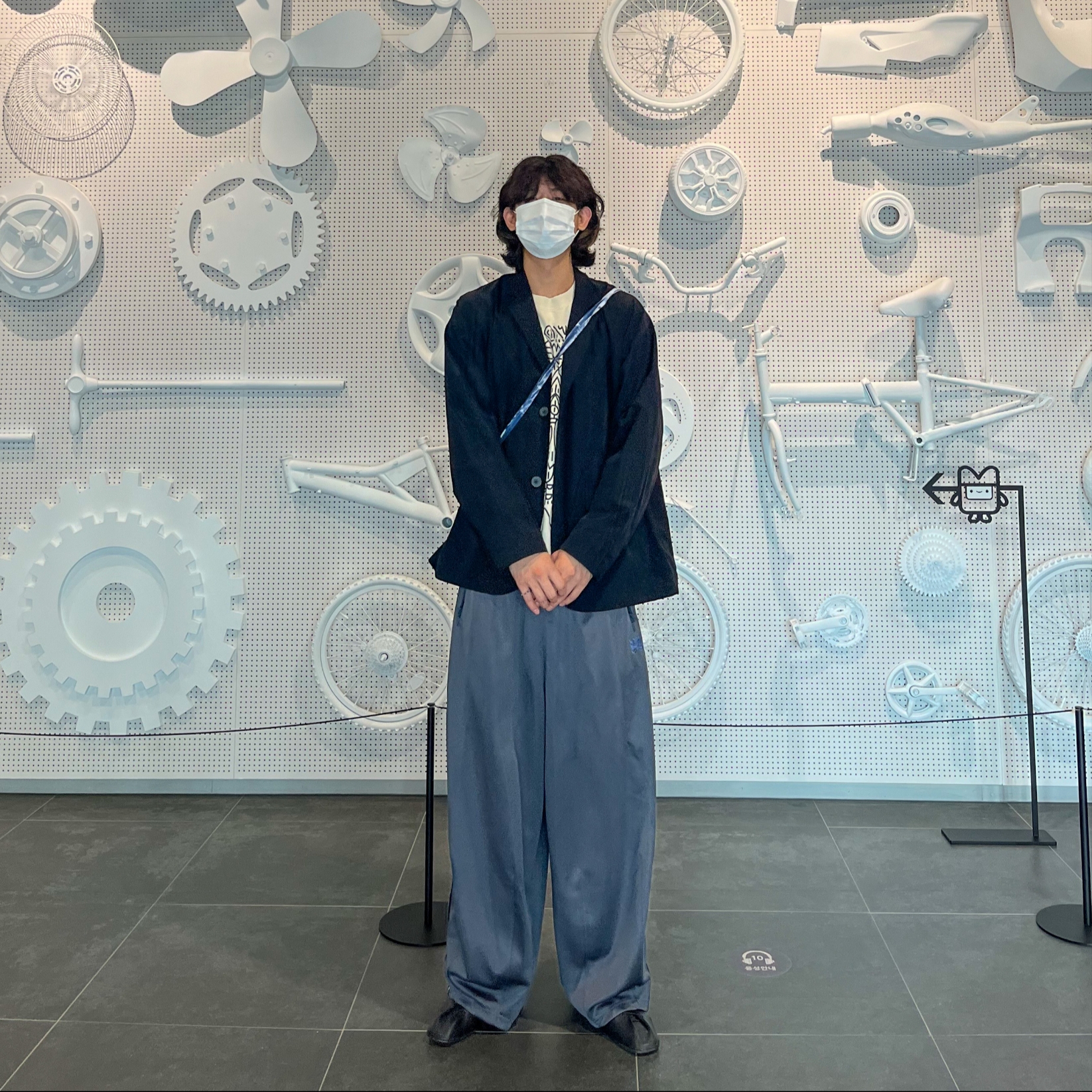 Needles x LHP H.D. Track Pants Poly Smooth Charcoal 착용 스타일 - 5