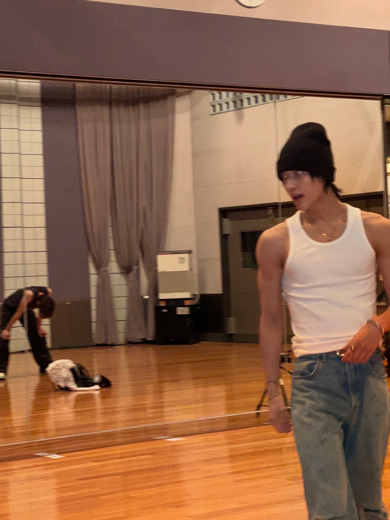 Acne Studios Loose Fit Jeans 2021M Mid blue 착용 스타일