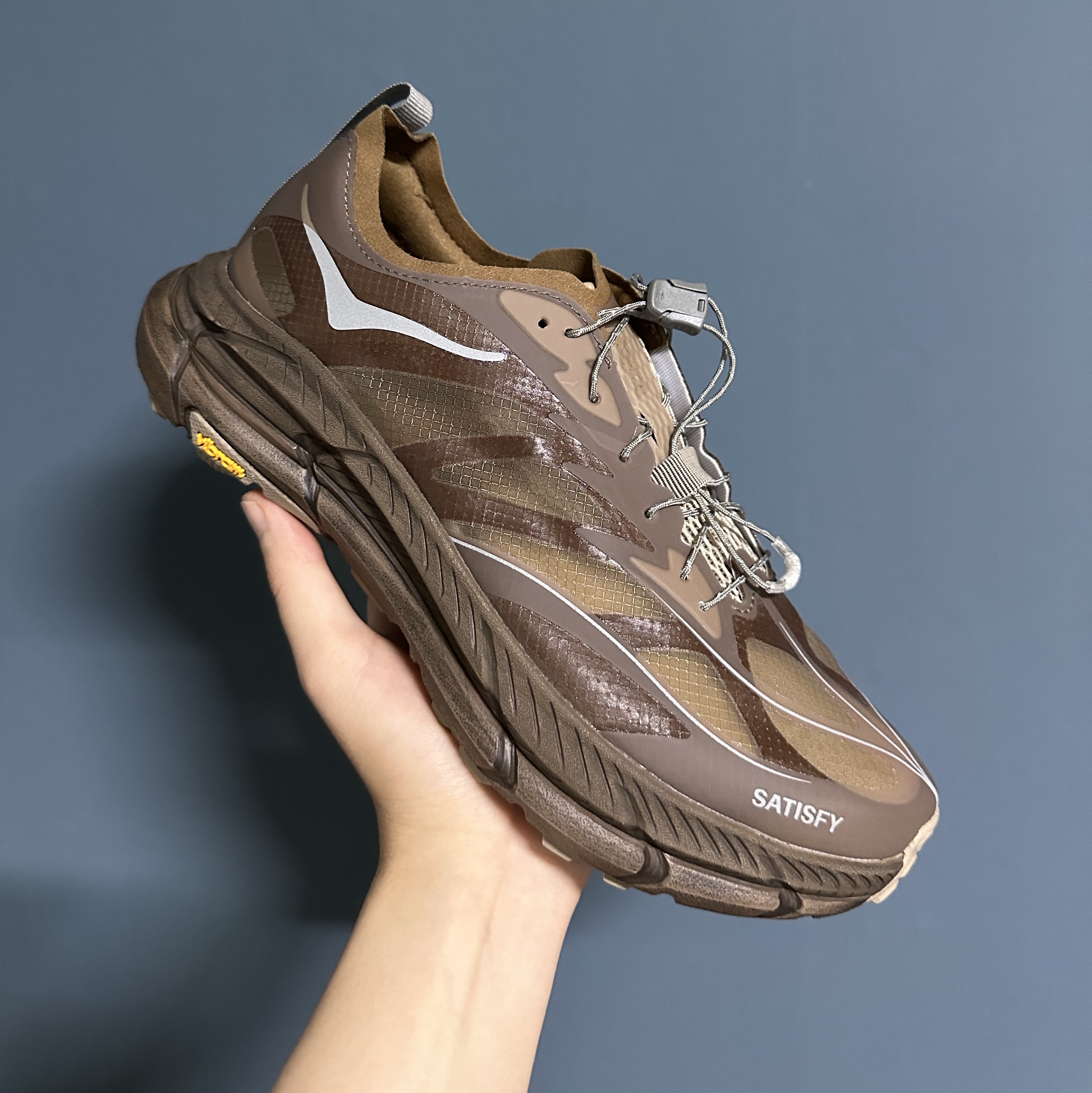 Hoka x Satisfy Mafate Speed 4 Lite Rubber 착용 스타일 - 1