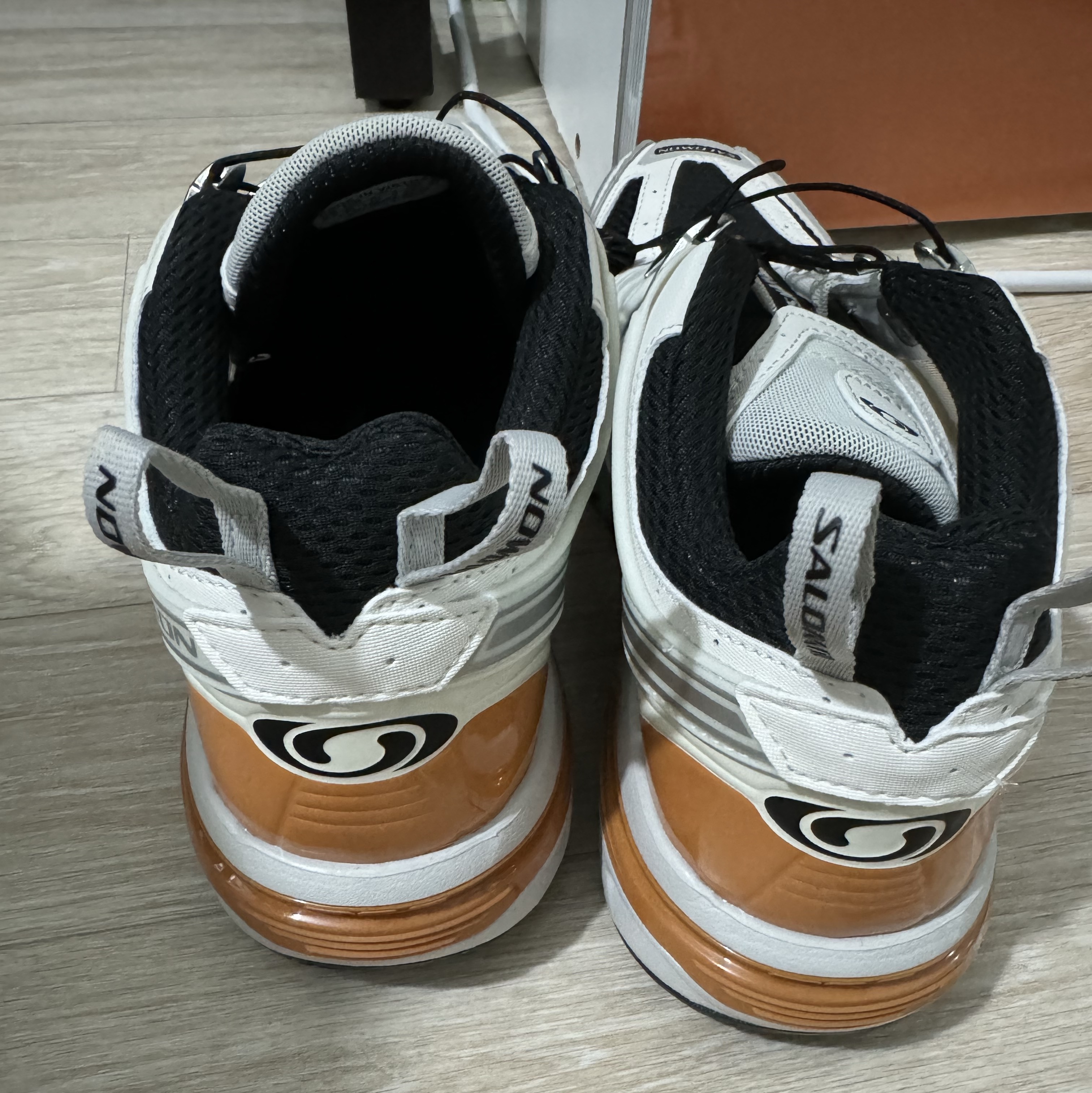 Salomon ACS Pro Vanila Ice Lunar Rock 착용 스타일 - 2