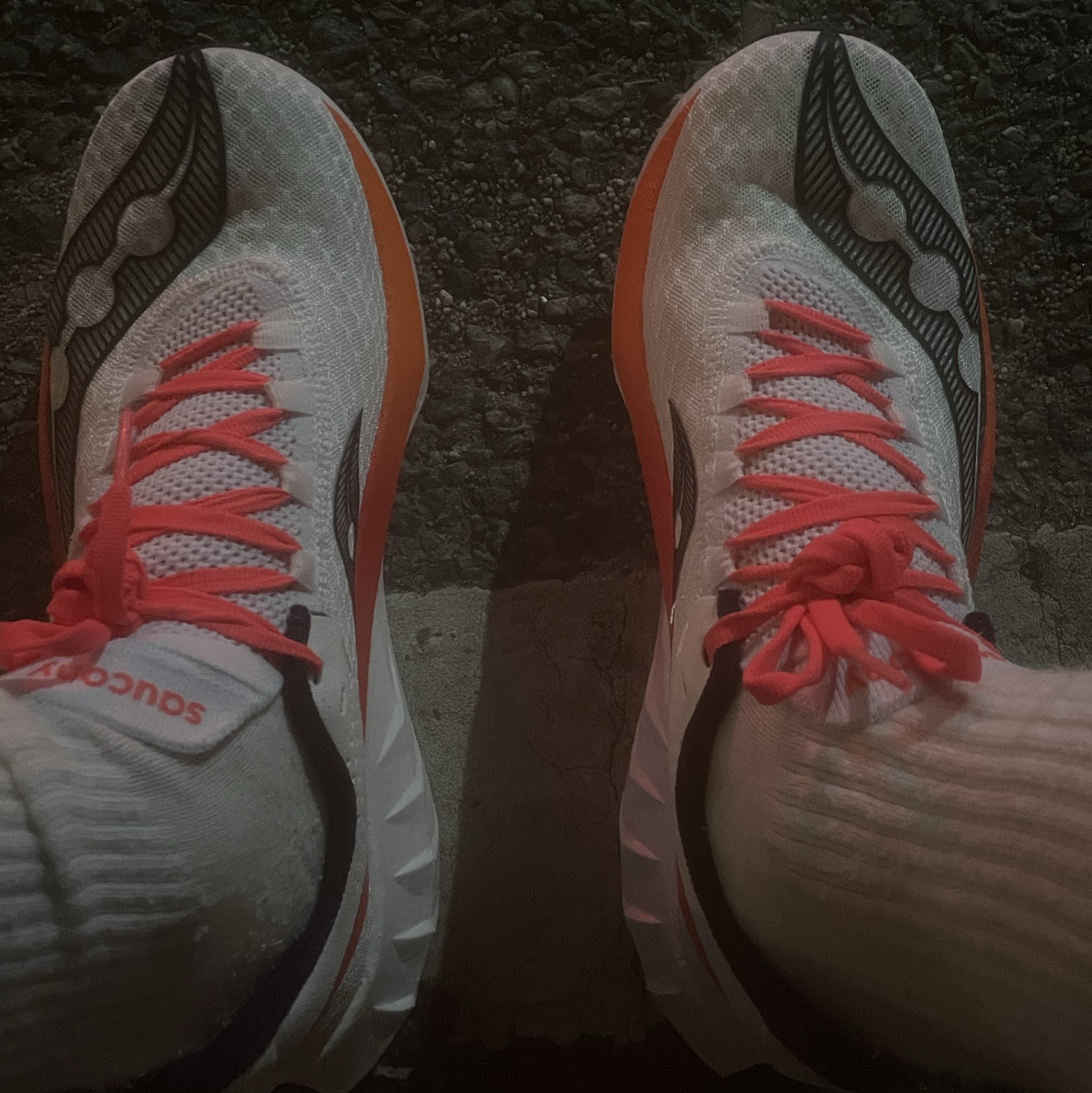 Saucony Endorphin Pro 4 White 착용 스타일