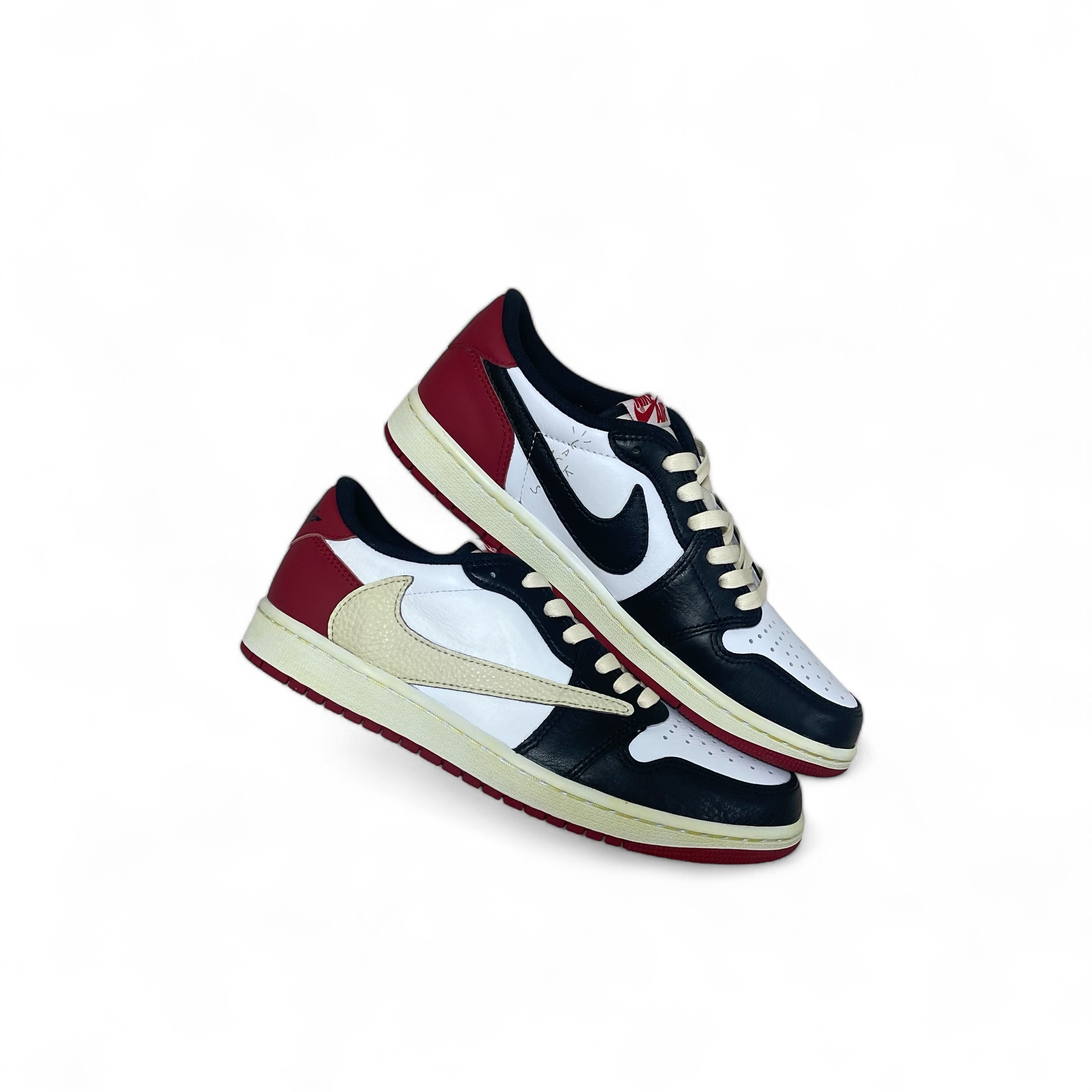 Jordan 1 Retro Low OG Black Toe 착용 스타일 - 3