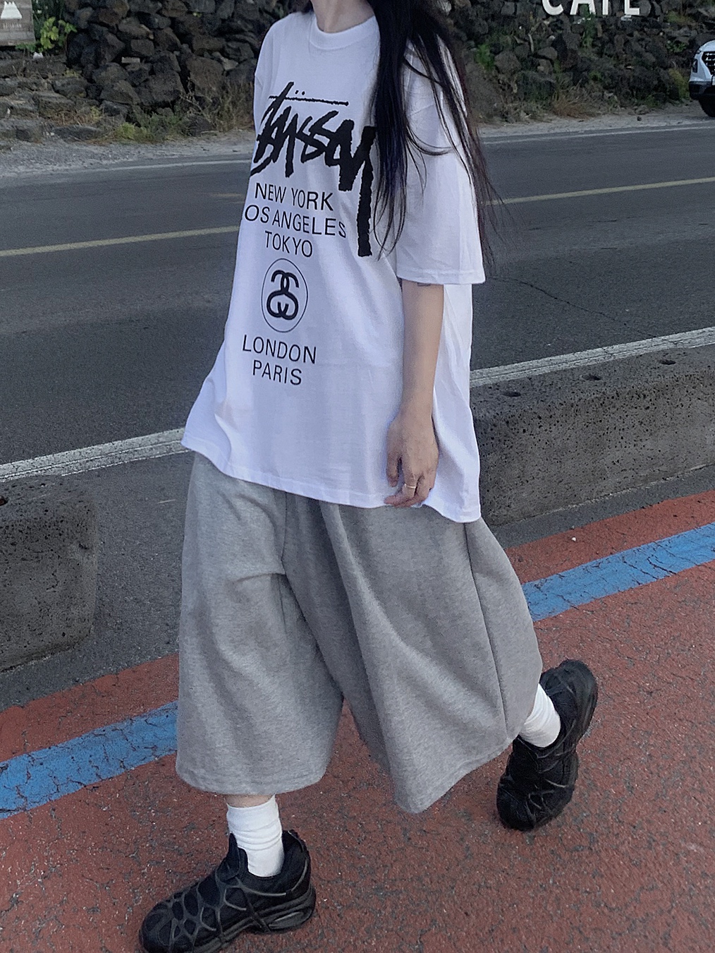 Stussy World Tour T-Shirt White 2024,2025, Nike Air Kukini Triple Black 착용 스타일