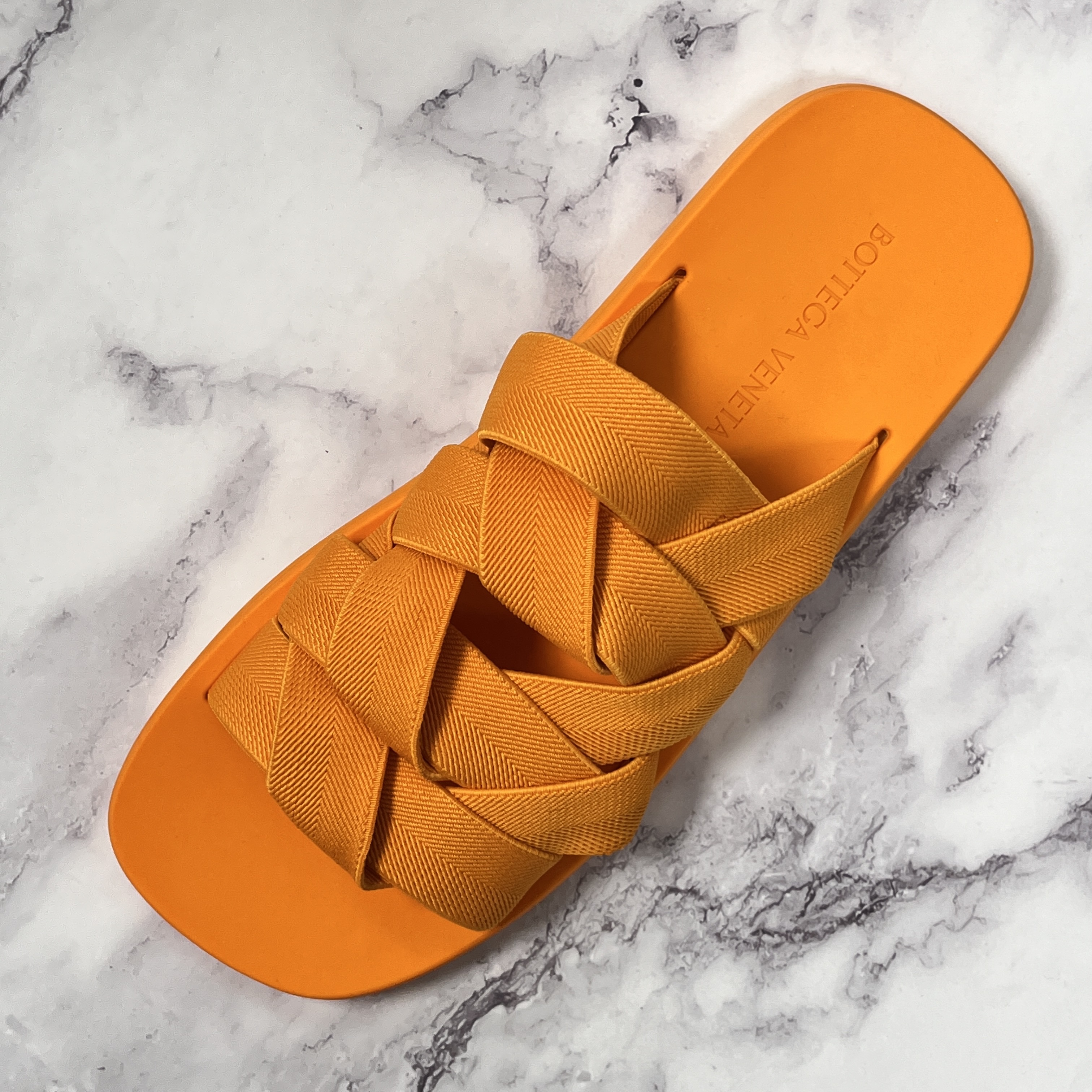 Bottega Veneta Plat Mule Tangerine 착용 스타일 - 2