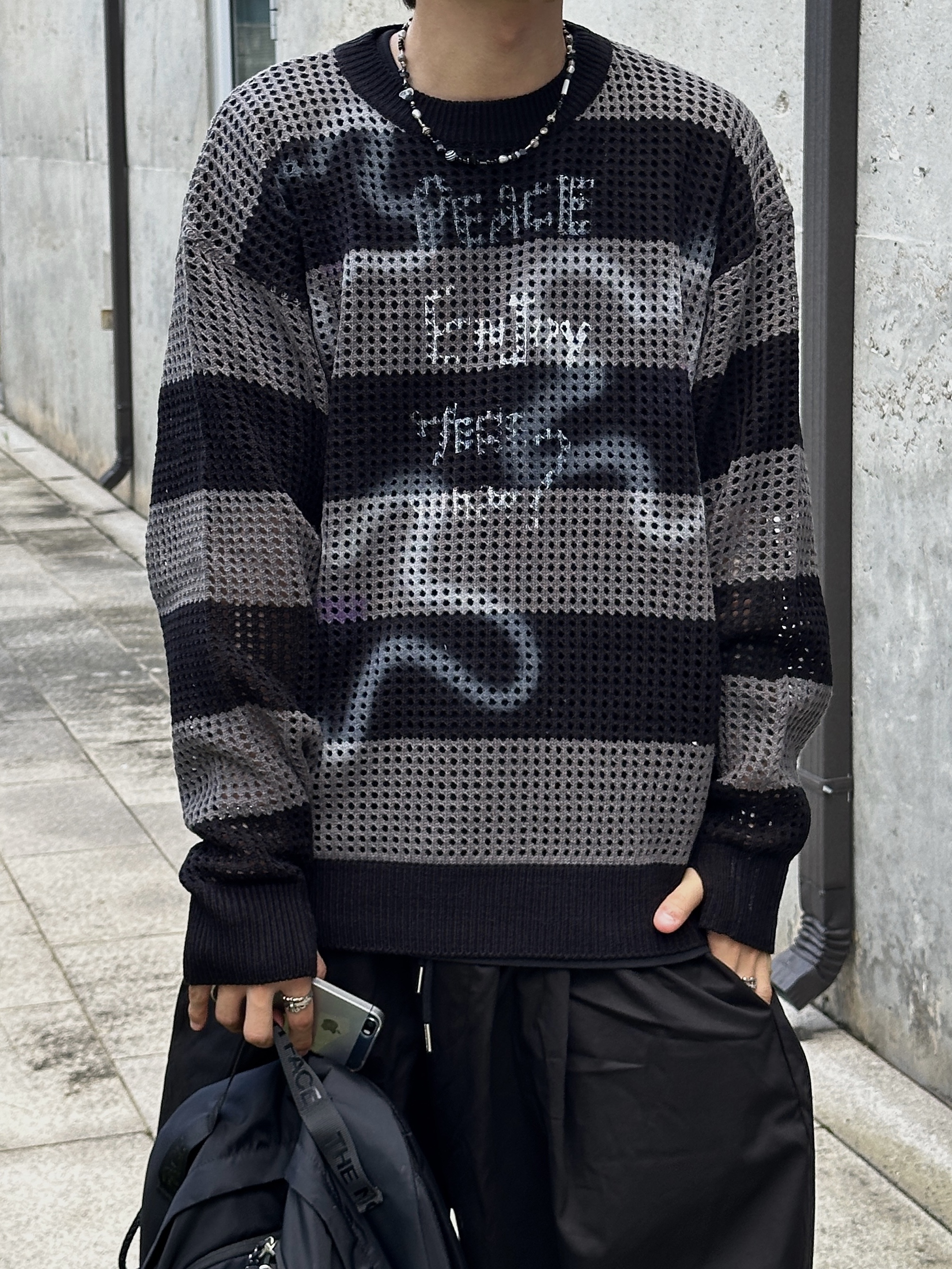 Maison Mihara Yasuhiro Blakey OG STC Sole Paper Like Leather Low-top Sneakers Black 착용 스타일 - 3