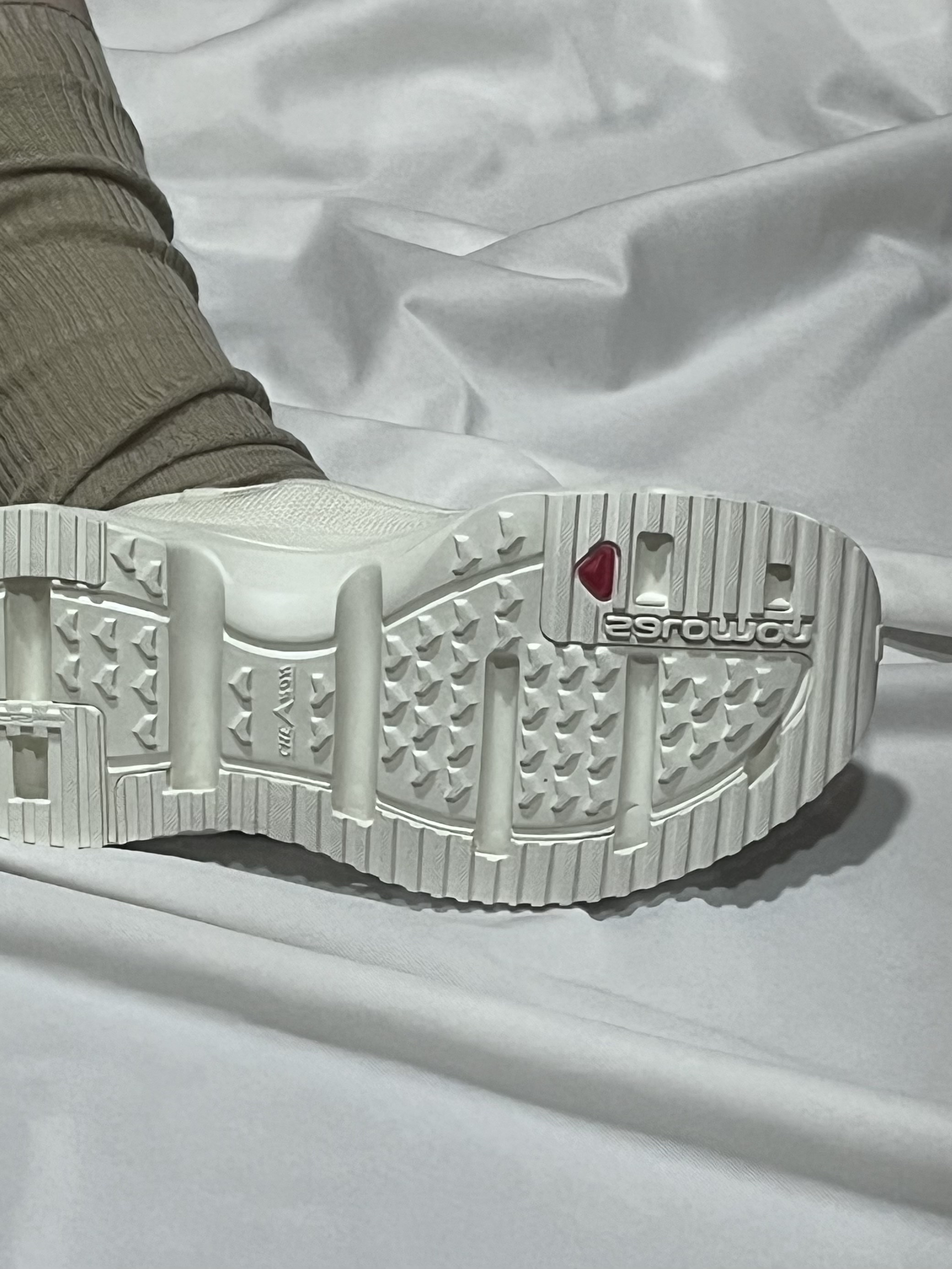 Salomon x Sandy Liang RX Marie Jeanne Vanilla Ice 착용 스타일 - 3
