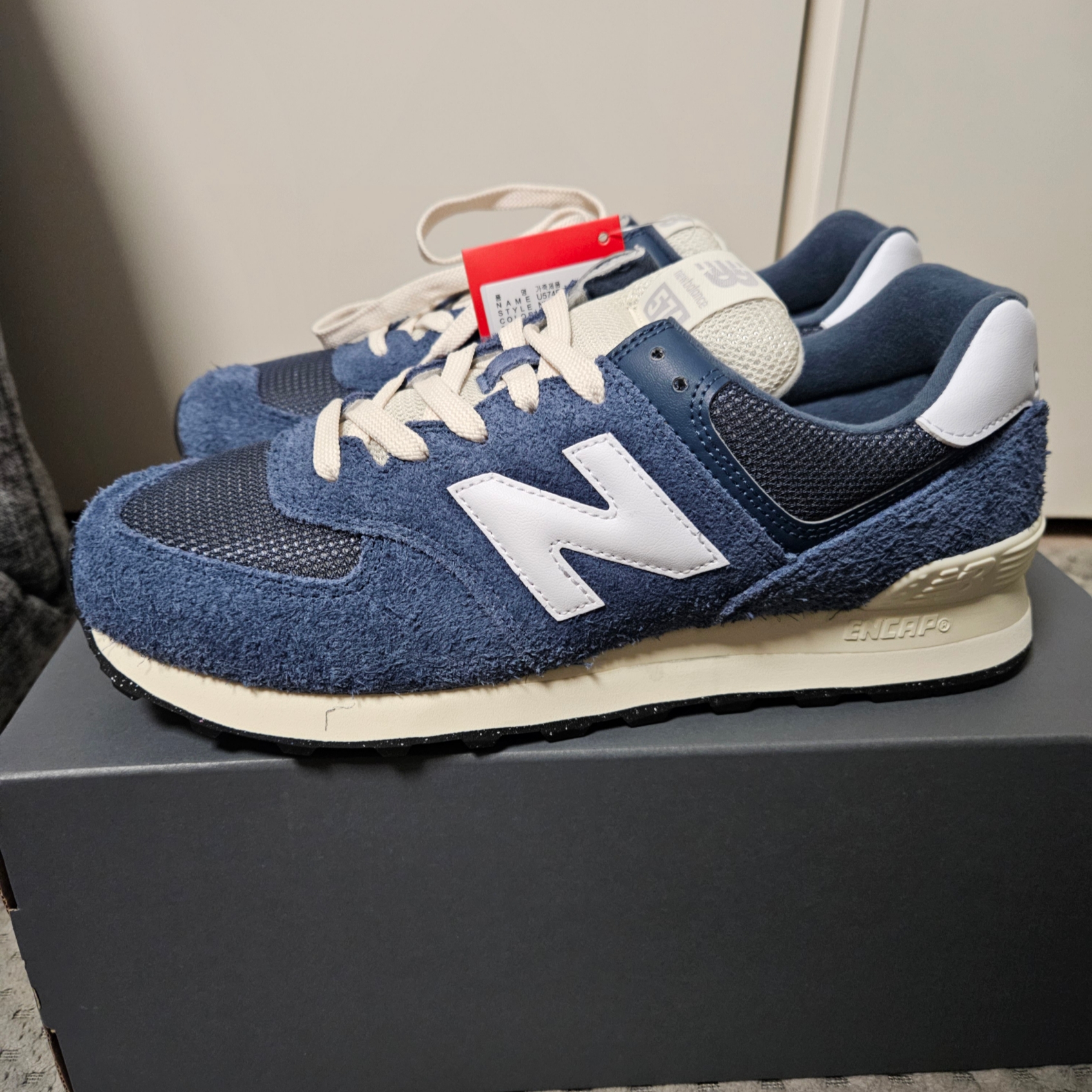 New Balance 574 Vintage Indigo White 착용 스타일 - 2