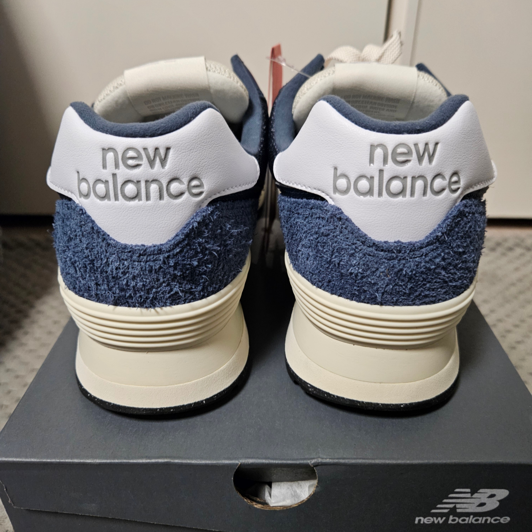 New Balance 574 Vintage Indigo White 착용 스타일 - 3