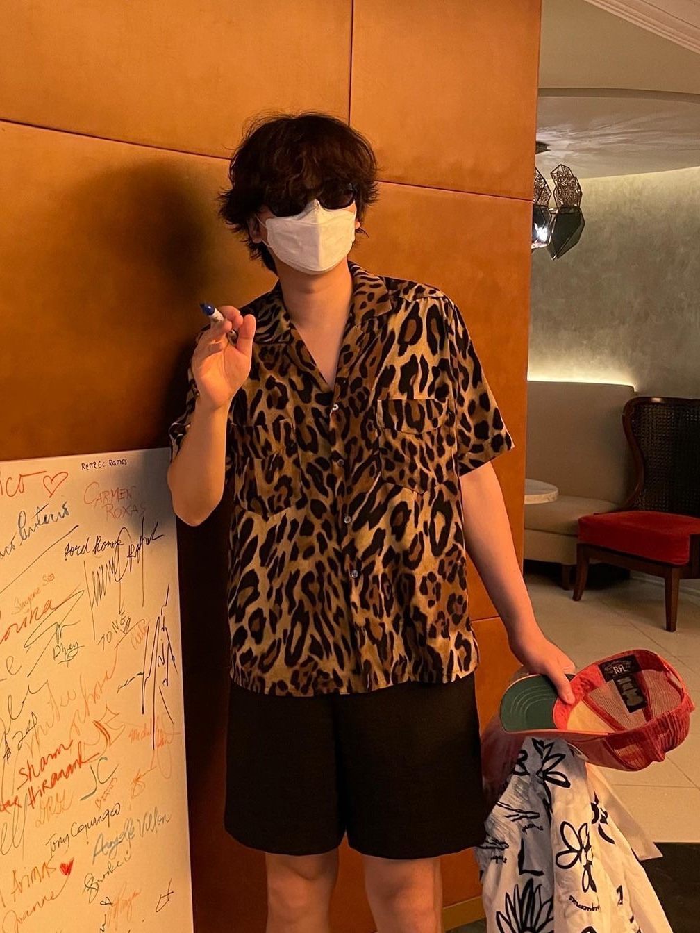 Hysteric Glamour x Vampirella City of Ghosts Open Collar Shirt Yellow, BAPE Comic Art Open Collar S/S Shirt Grey 착용 스타일 - 4