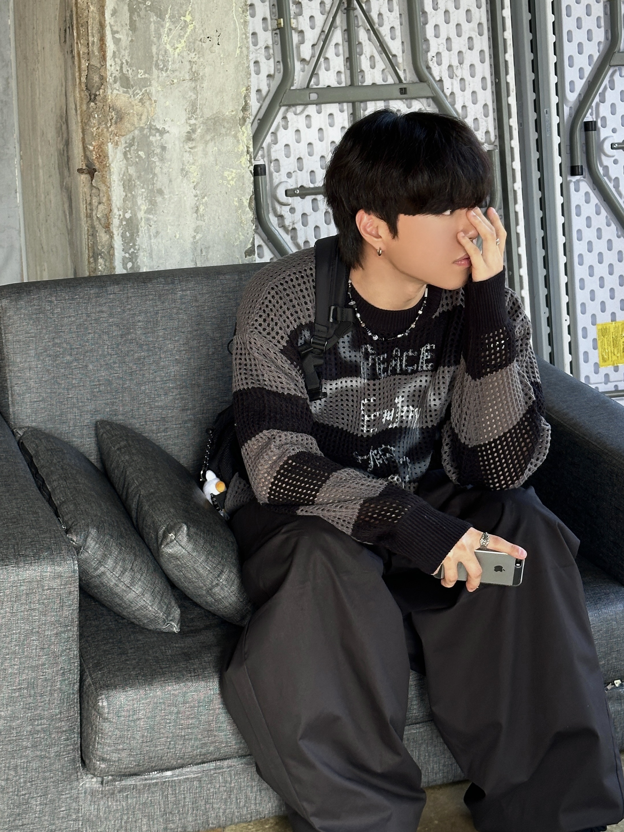 Maison Mihara Yasuhiro Blakey OG STC Sole Paper Like Leather Low-top Sneakers Black 착용 스타일 - 2