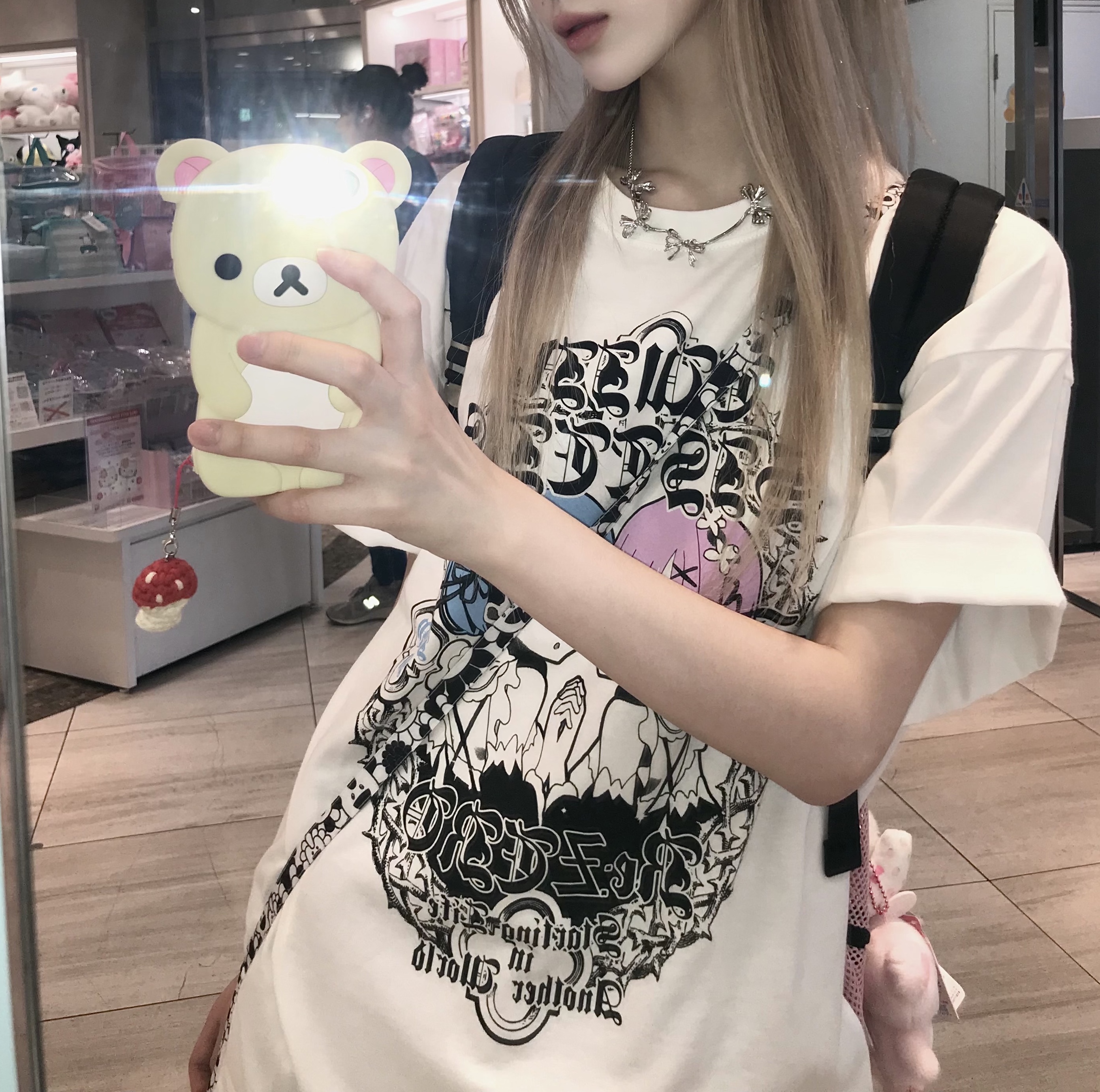 NewJeans Supernatural NJ x Murakami Cross Bag Black (Danielle Ver.), (W) Asics Gel-Venture 8 Black Frosted Rose 착용 스타일 - 4