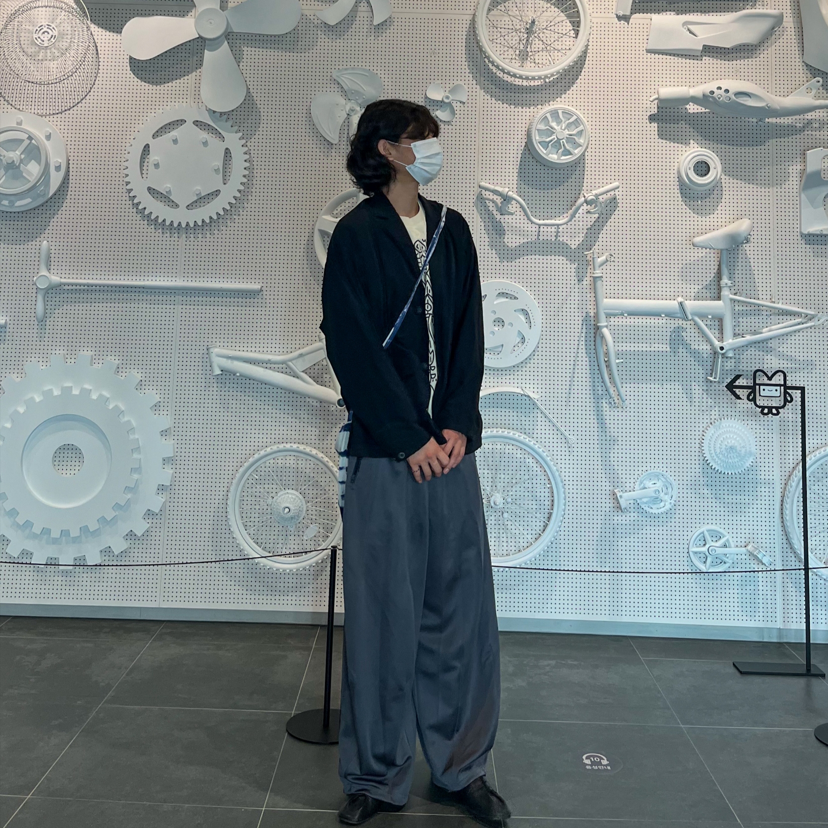 Needles x LHP H.D. Track Pants Poly Smooth Charcoal 착용 스타일 - 4